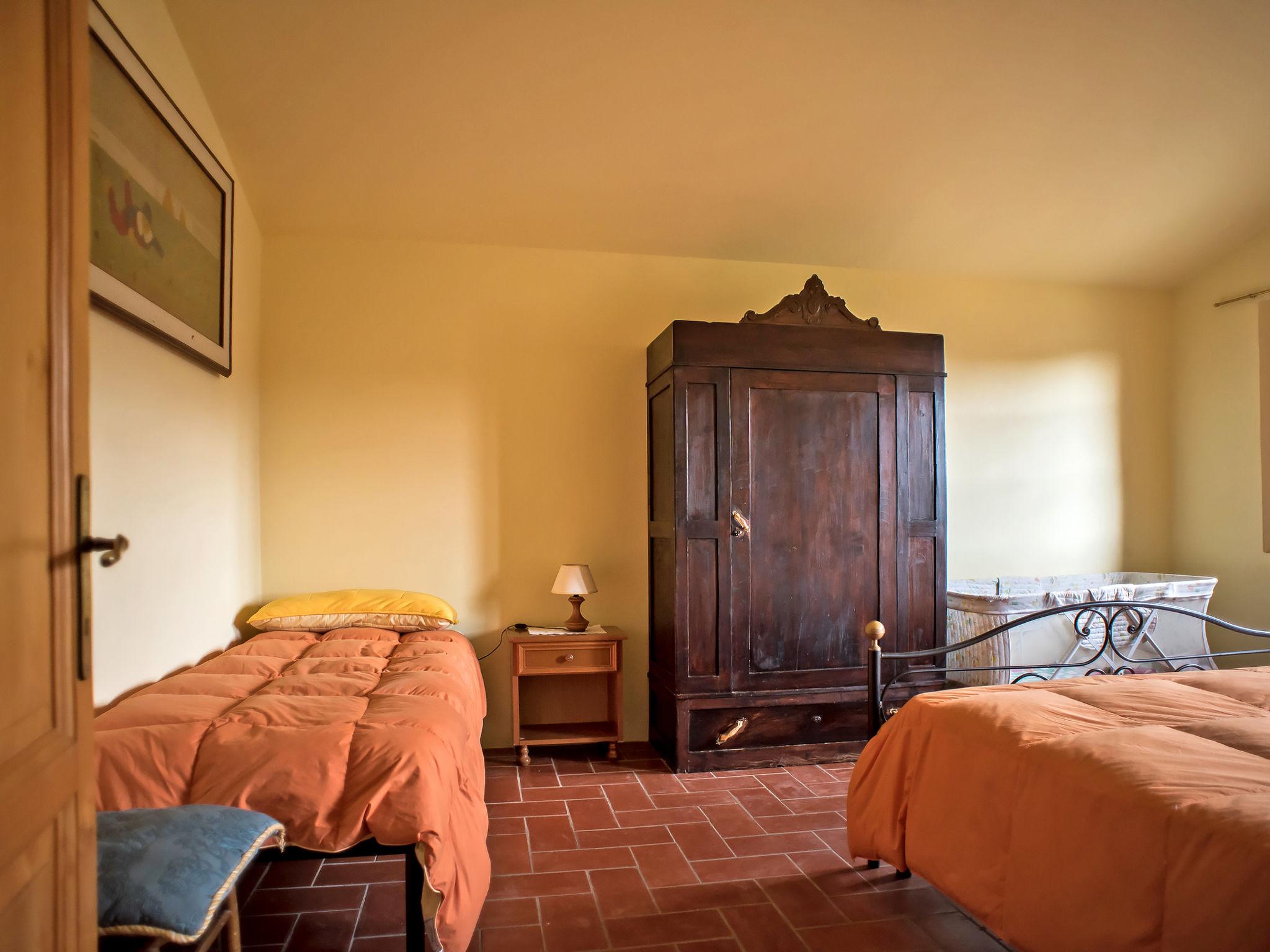 Foto 18 - Casa con 2 camere da letto a Paciano con piscina e vista sulle montagne