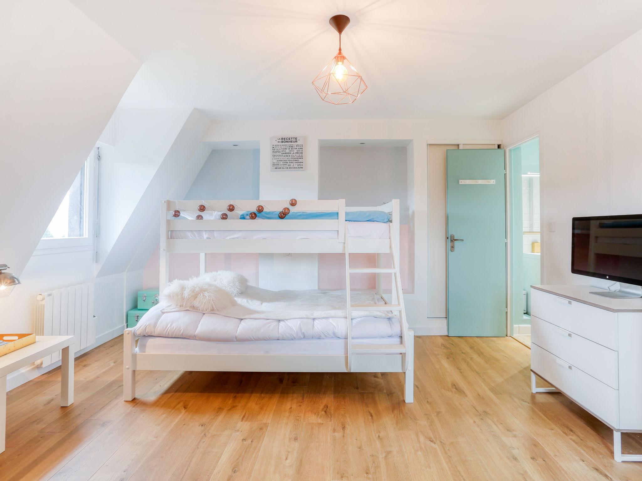 Foto 13 - Appartamento con 2 camere da letto a Deauville con vista mare