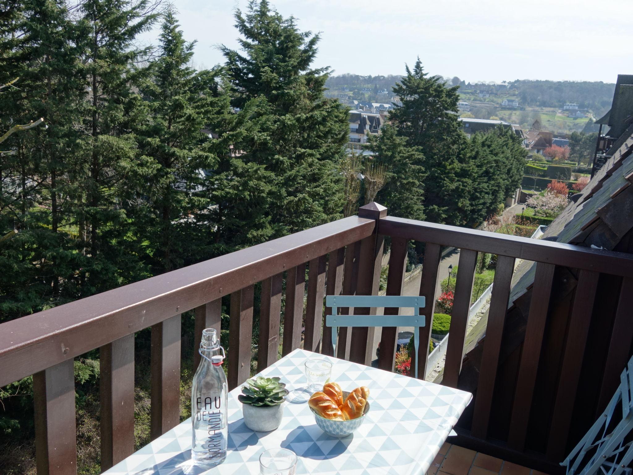 Foto 5 - Apartamento de 2 habitaciones en Deauville con vistas al mar