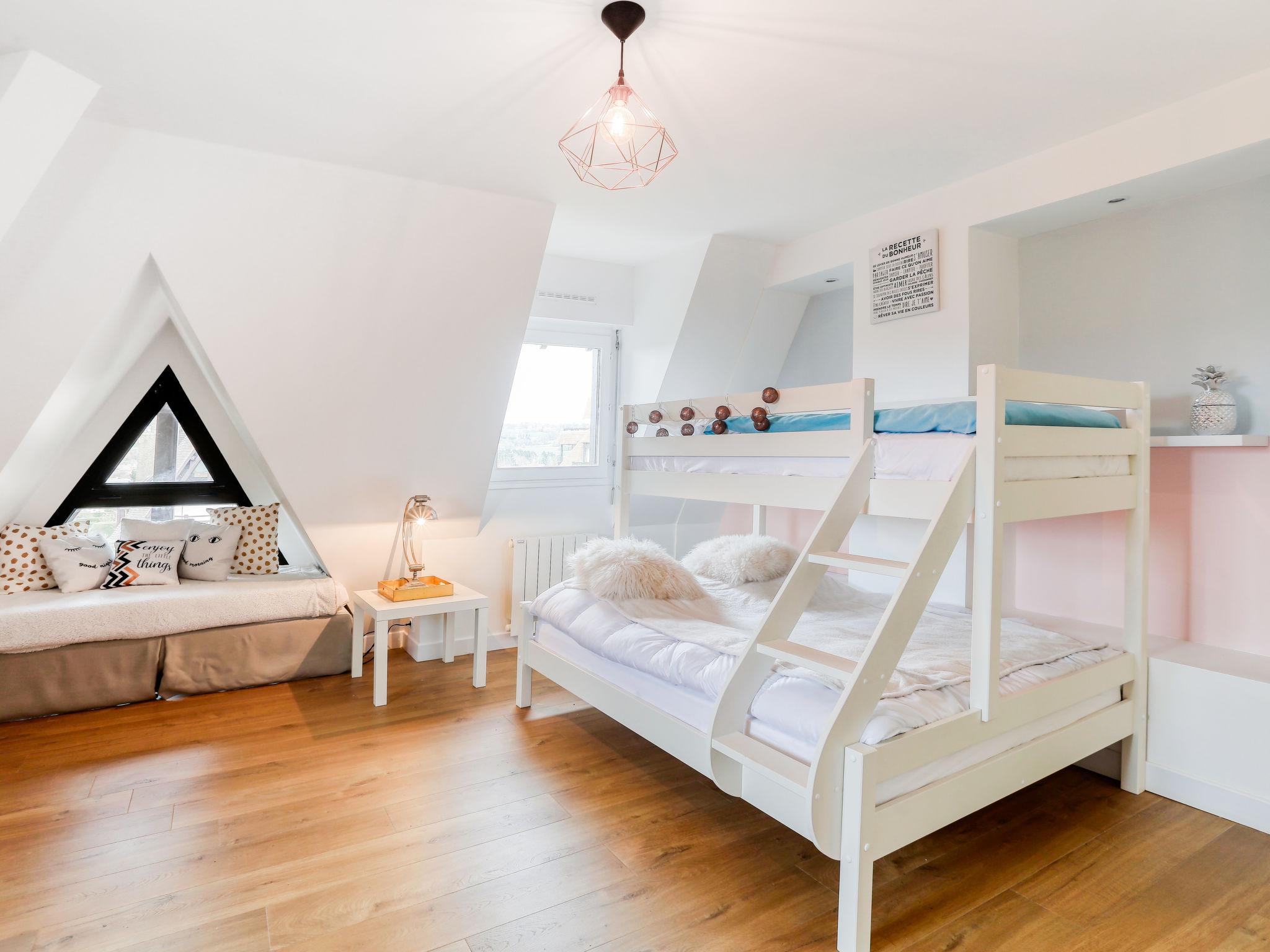 Foto 14 - Apartamento de 2 quartos em Deauville com vistas do mar