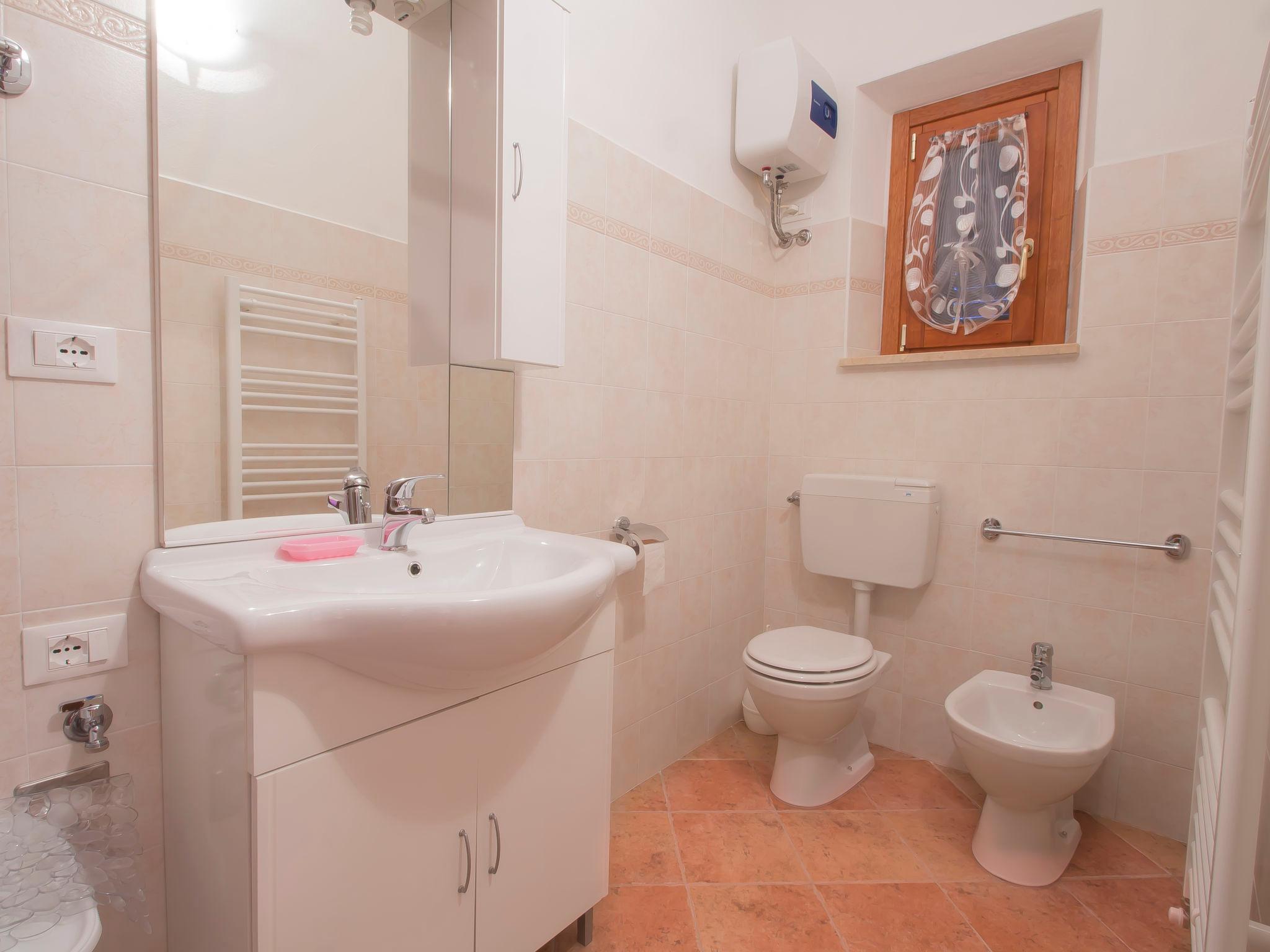 Photo 11 - 5 bedroom Apartment in Riparbella with private pool and garden