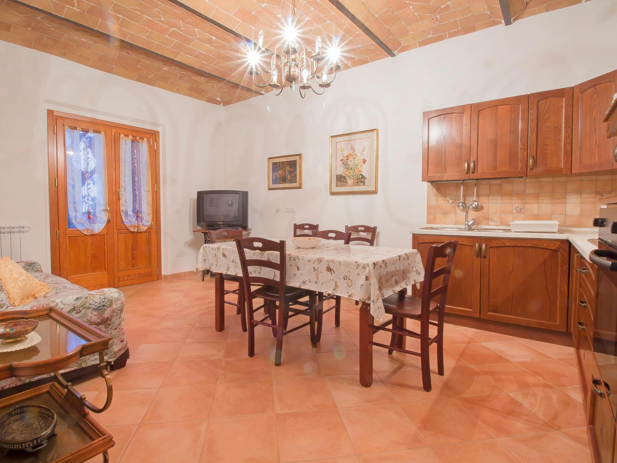 Photo 7 - 5 bedroom Apartment in Riparbella with private pool and garden