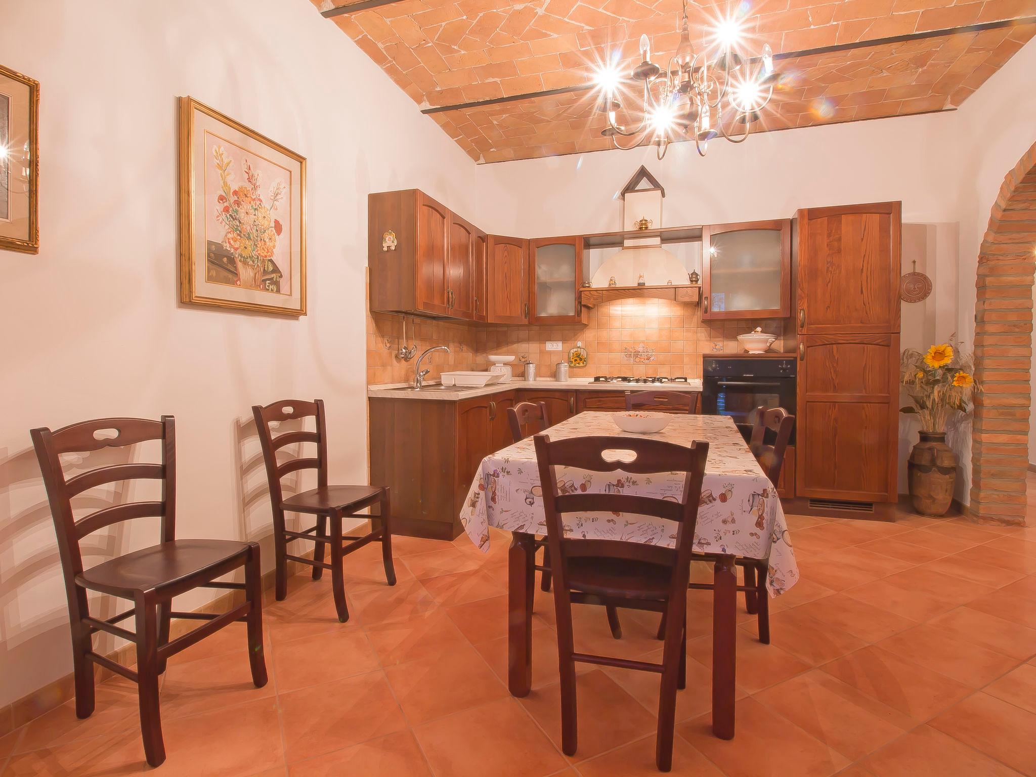 Photo 9 - 5 bedroom Apartment in Riparbella with private pool and garden
