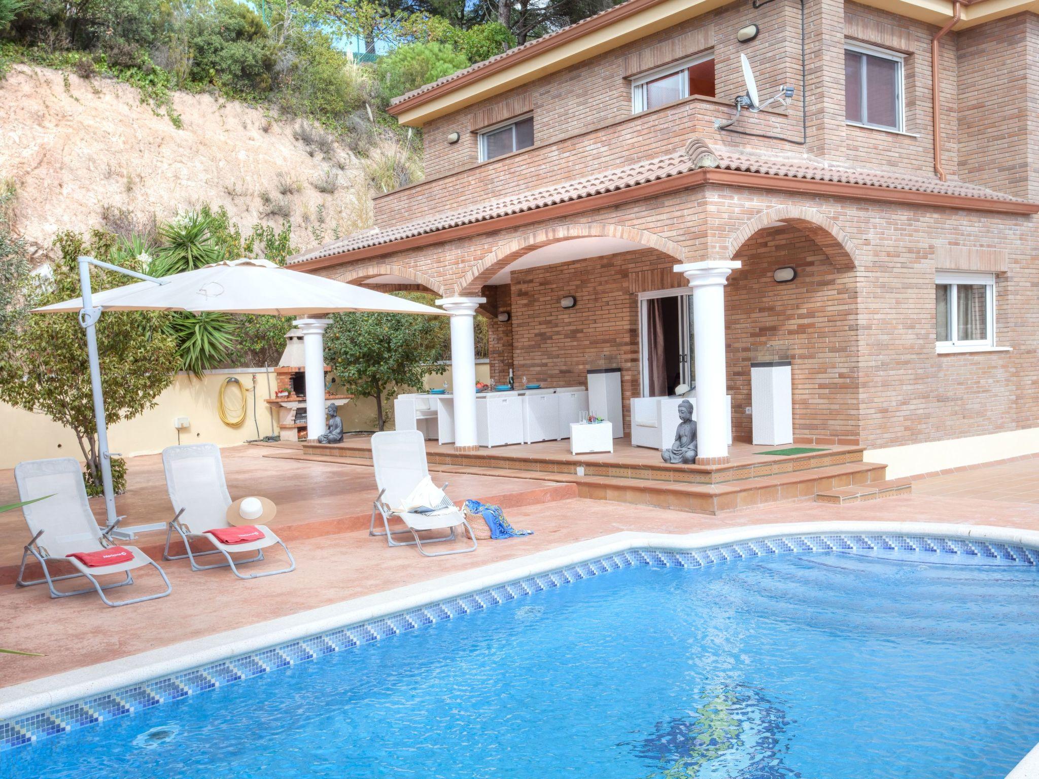 Foto 14 - Casa de 3 quartos em Lloret de Mar com piscina privada e jardim