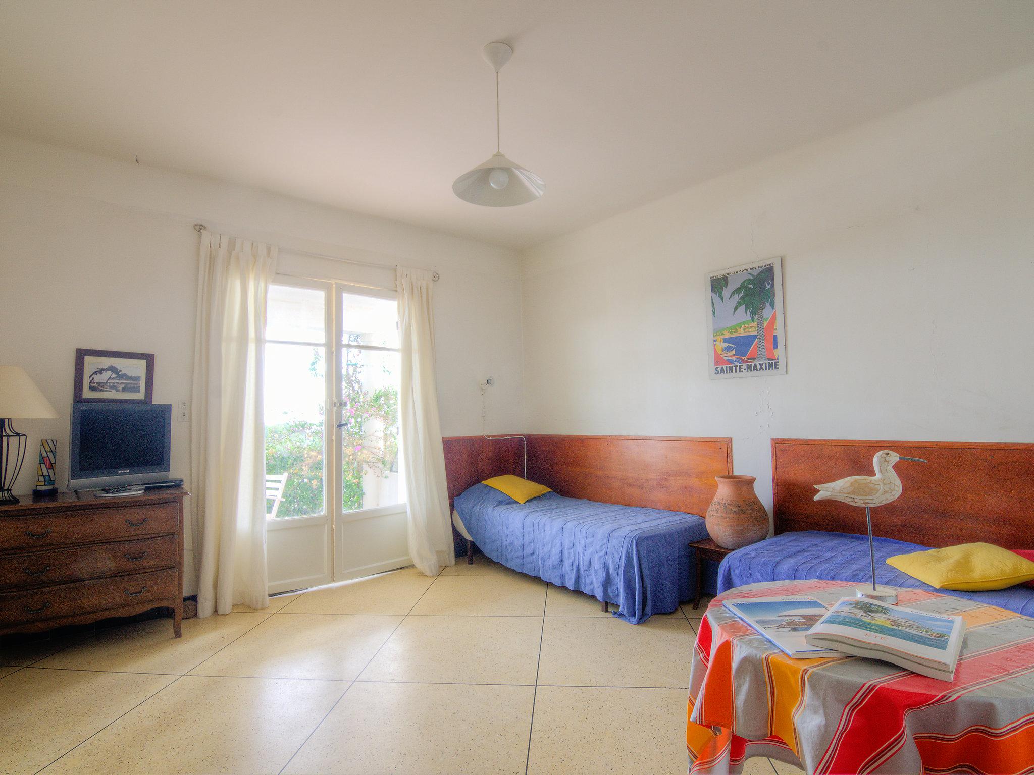 Foto 3 - Apartment mit 1 Schlafzimmer in Cavalaire-sur-Mer mit terrasse