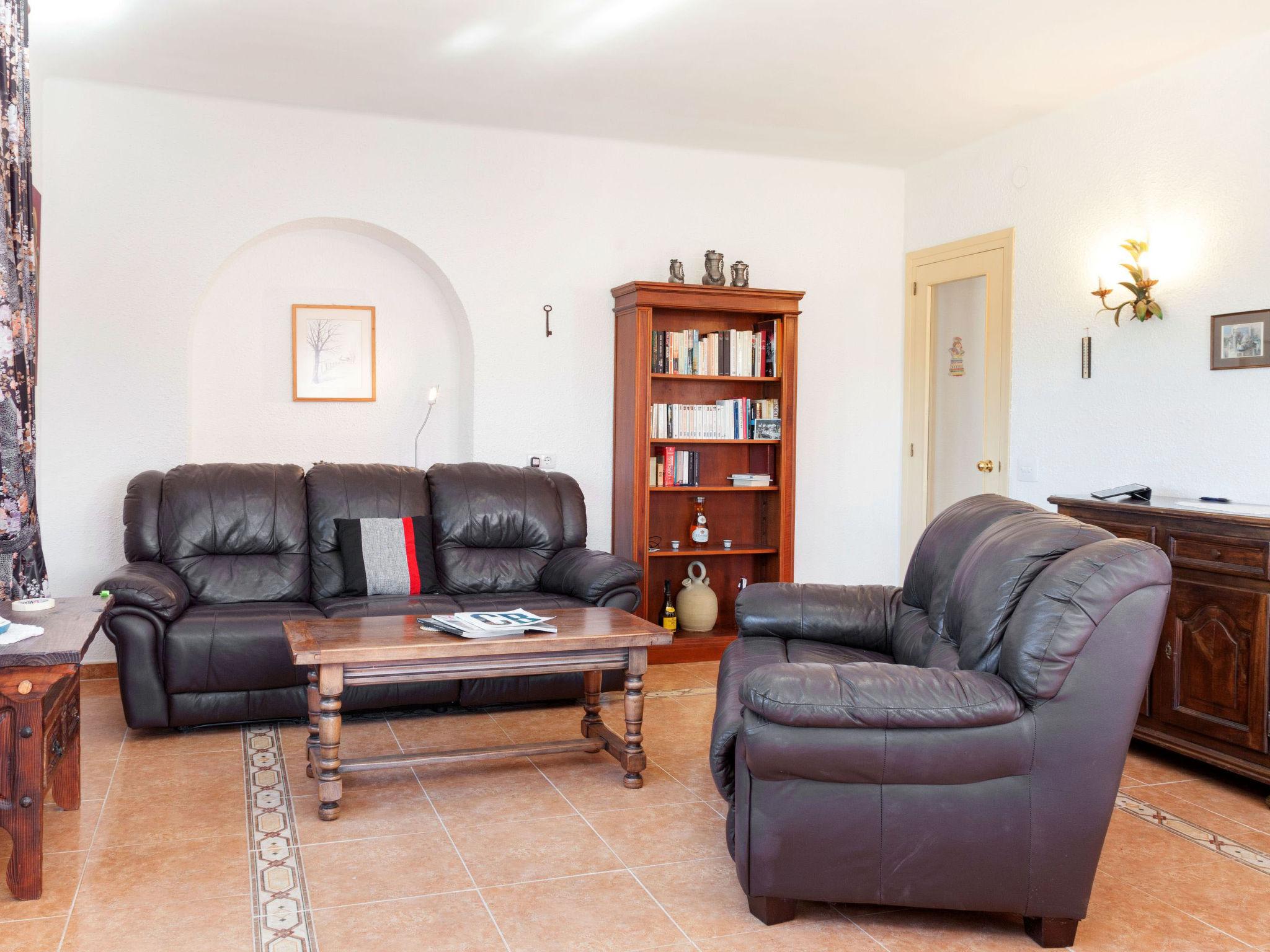 Photo 4 - 3 bedroom House in Mont-roig del Camp with private pool and garden