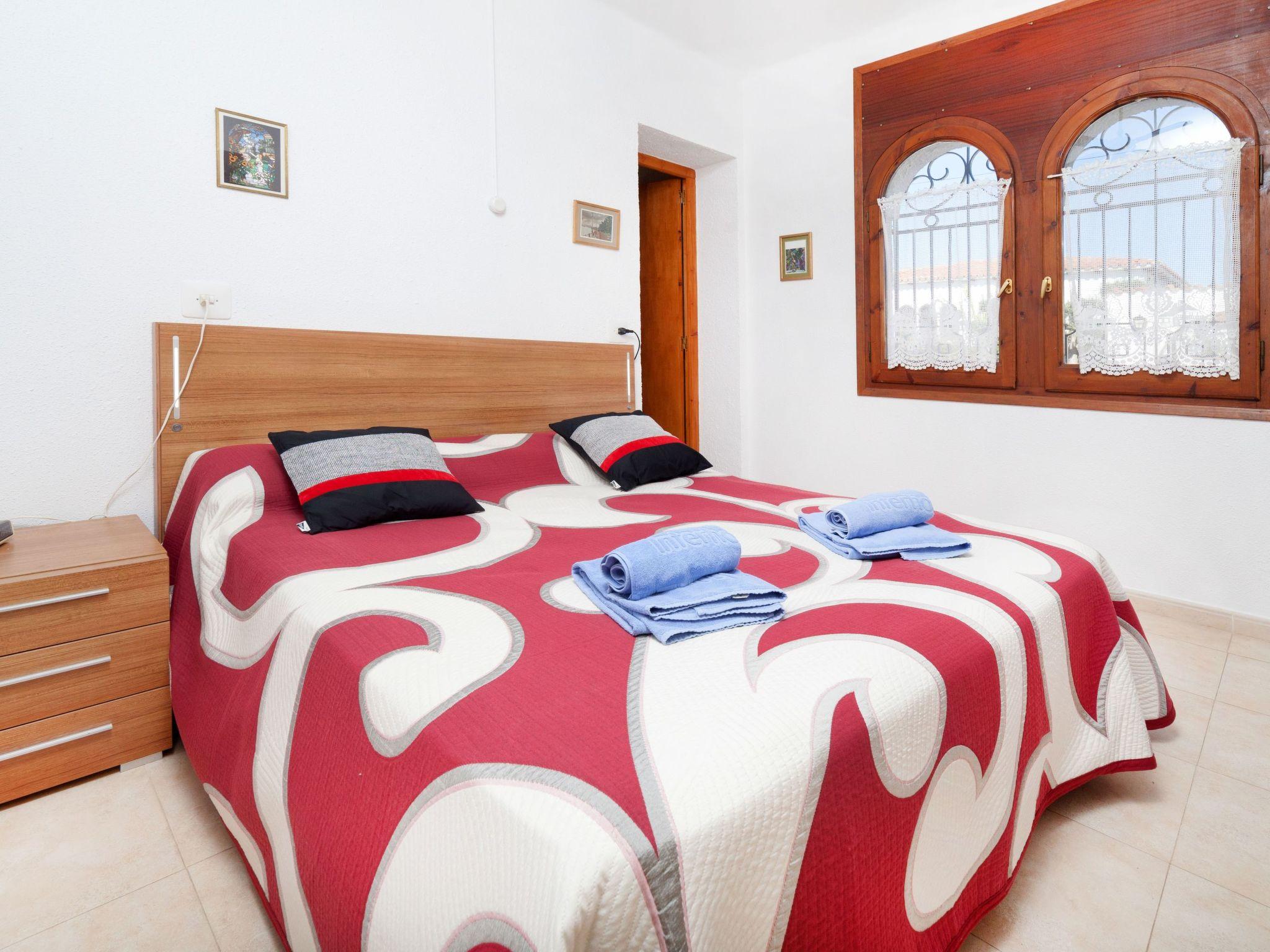 Foto 6 - Casa con 3 camere da letto a Mont-roig del Camp con piscina privata e giardino