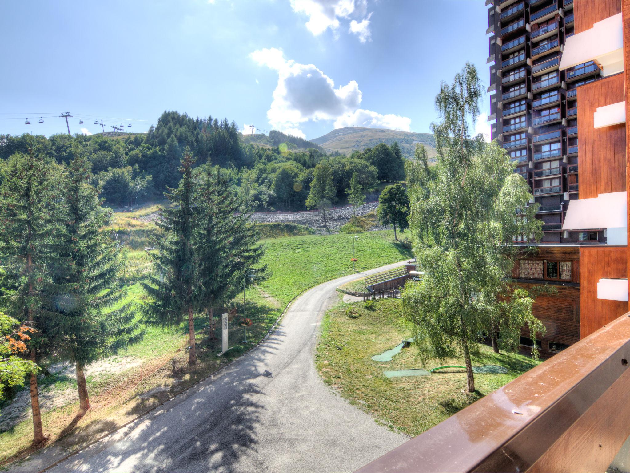 Foto 10 - Apartamento em Villarembert com piscina e vista para a montanha