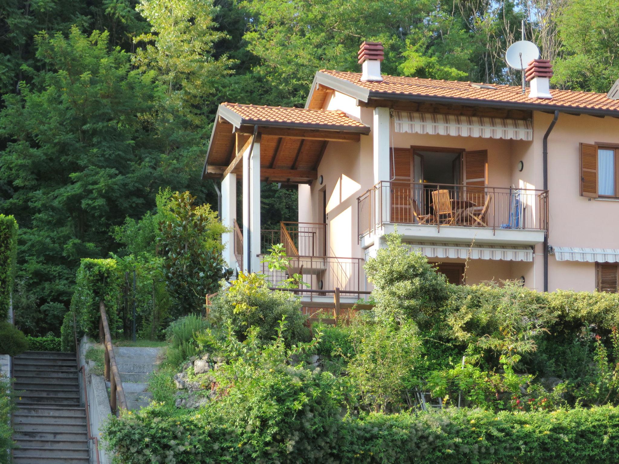 Foto 1 - Apartamento de 2 habitaciones en Castelveccana con piscina y vistas a la montaña