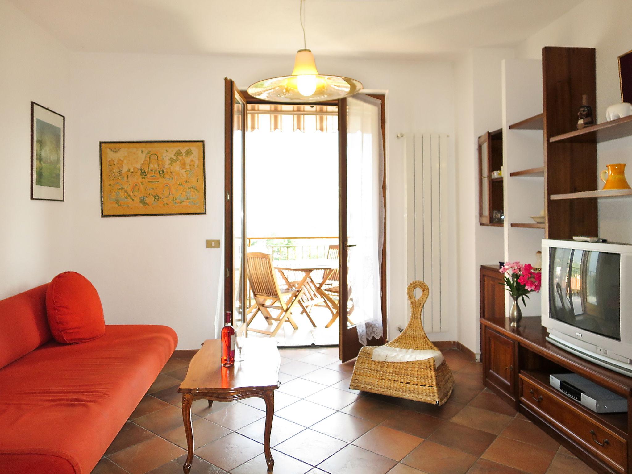 Photo 4 - 2 bedroom Apartment in Castelveccana with swimming pool and garden