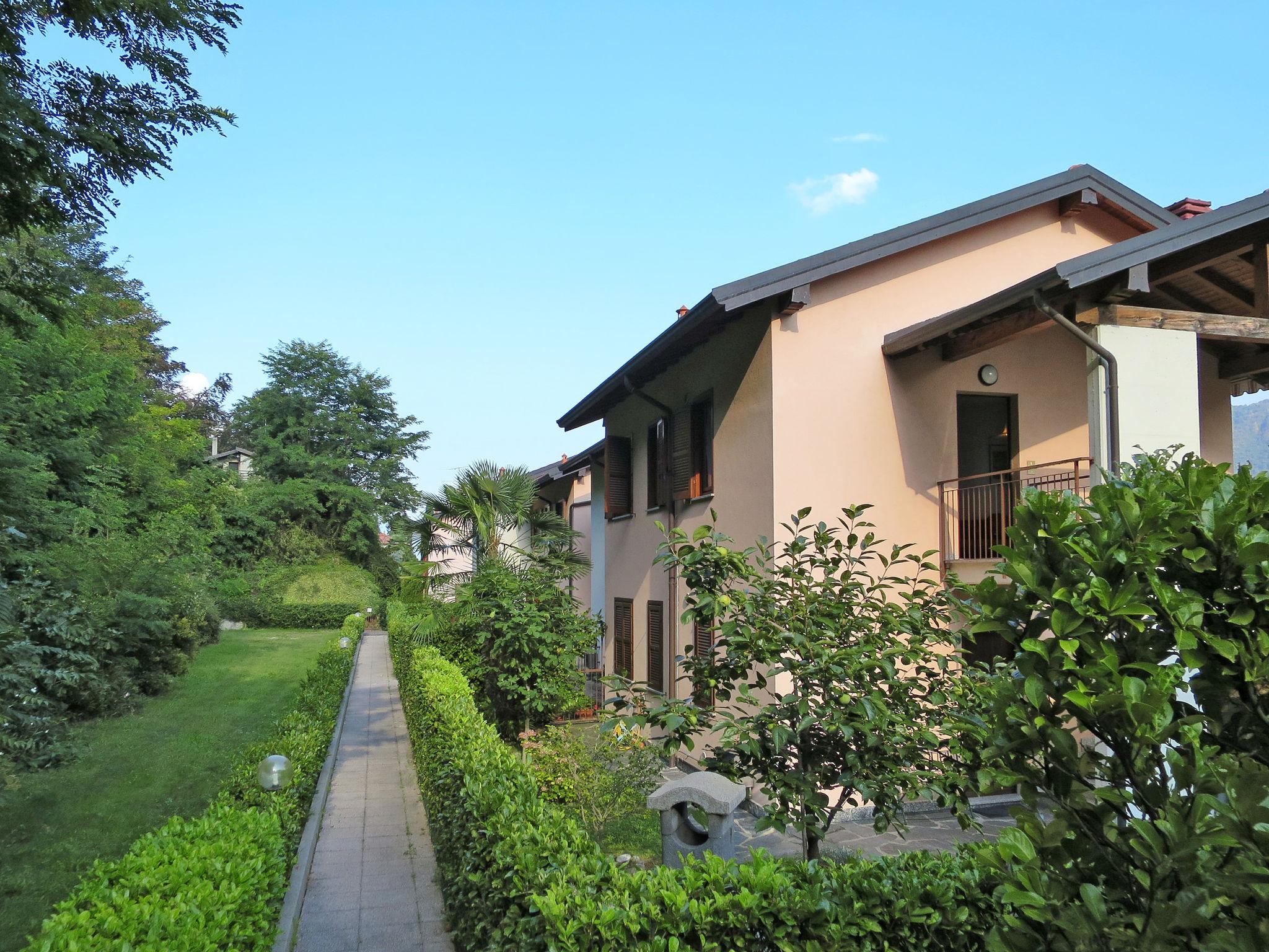 Foto 18 - Apartment mit 2 Schlafzimmern in Castelveccana mit schwimmbad und blick auf die berge