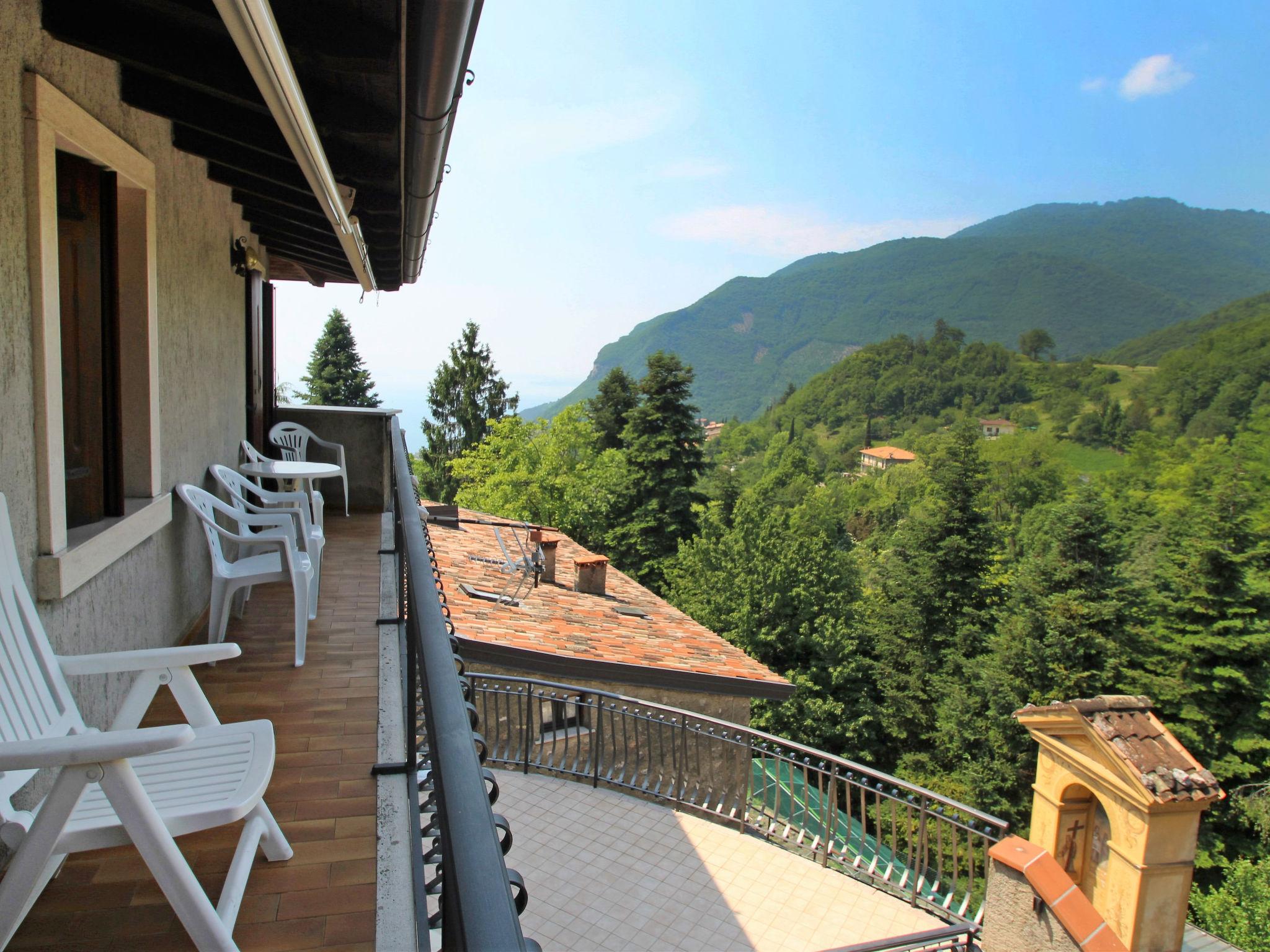 Foto 3 - Apartamento de 2 habitaciones en Tignale con vistas a la montaña