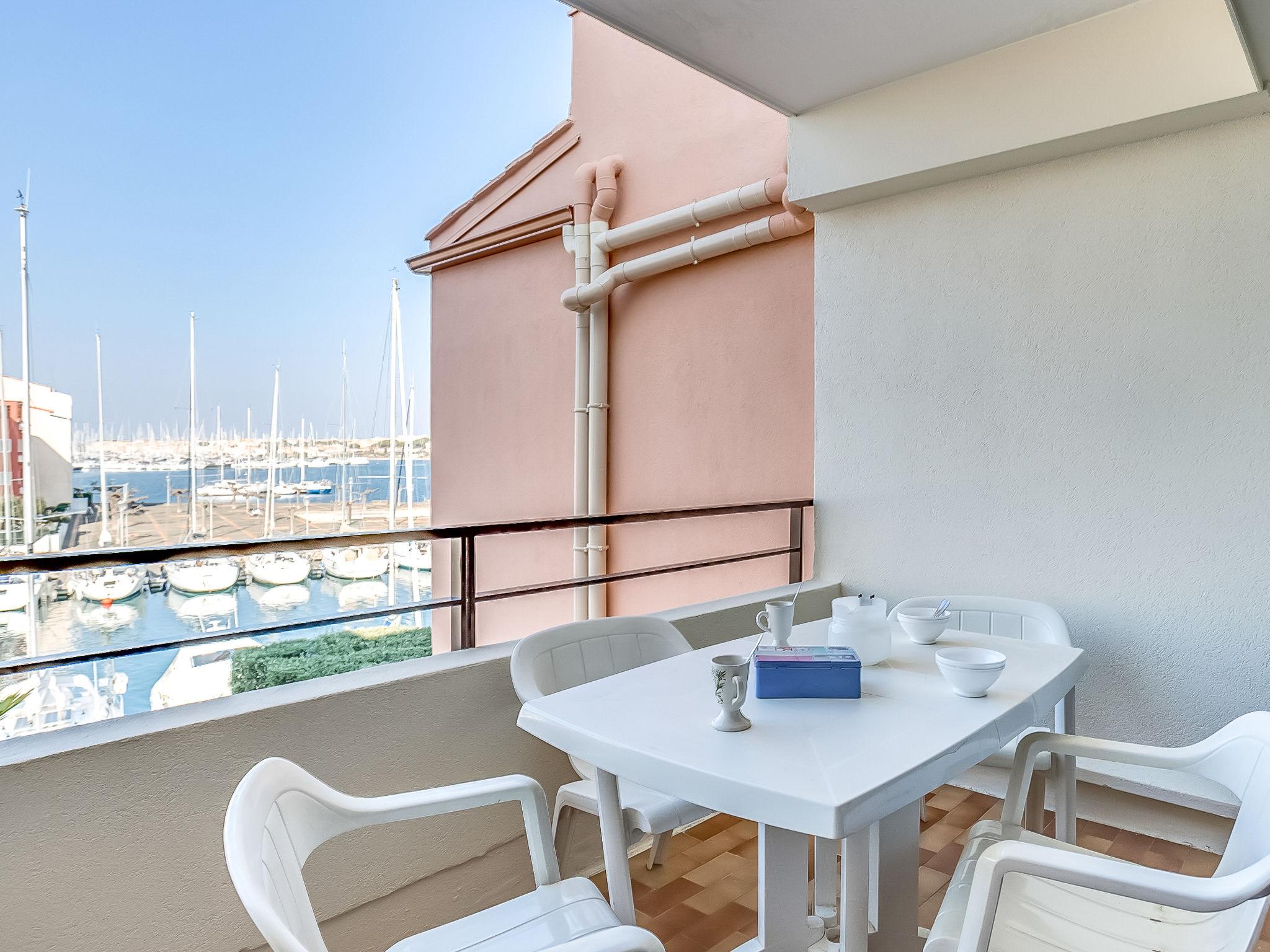 Foto 7 - Appartamento con 1 camera da letto a Agde con piscina privata e vista mare