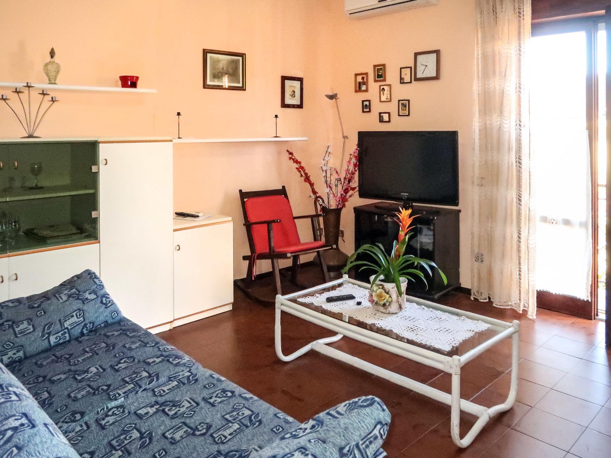 Foto 6 - Apartamento de 2 habitaciones en Civezza con vistas al mar