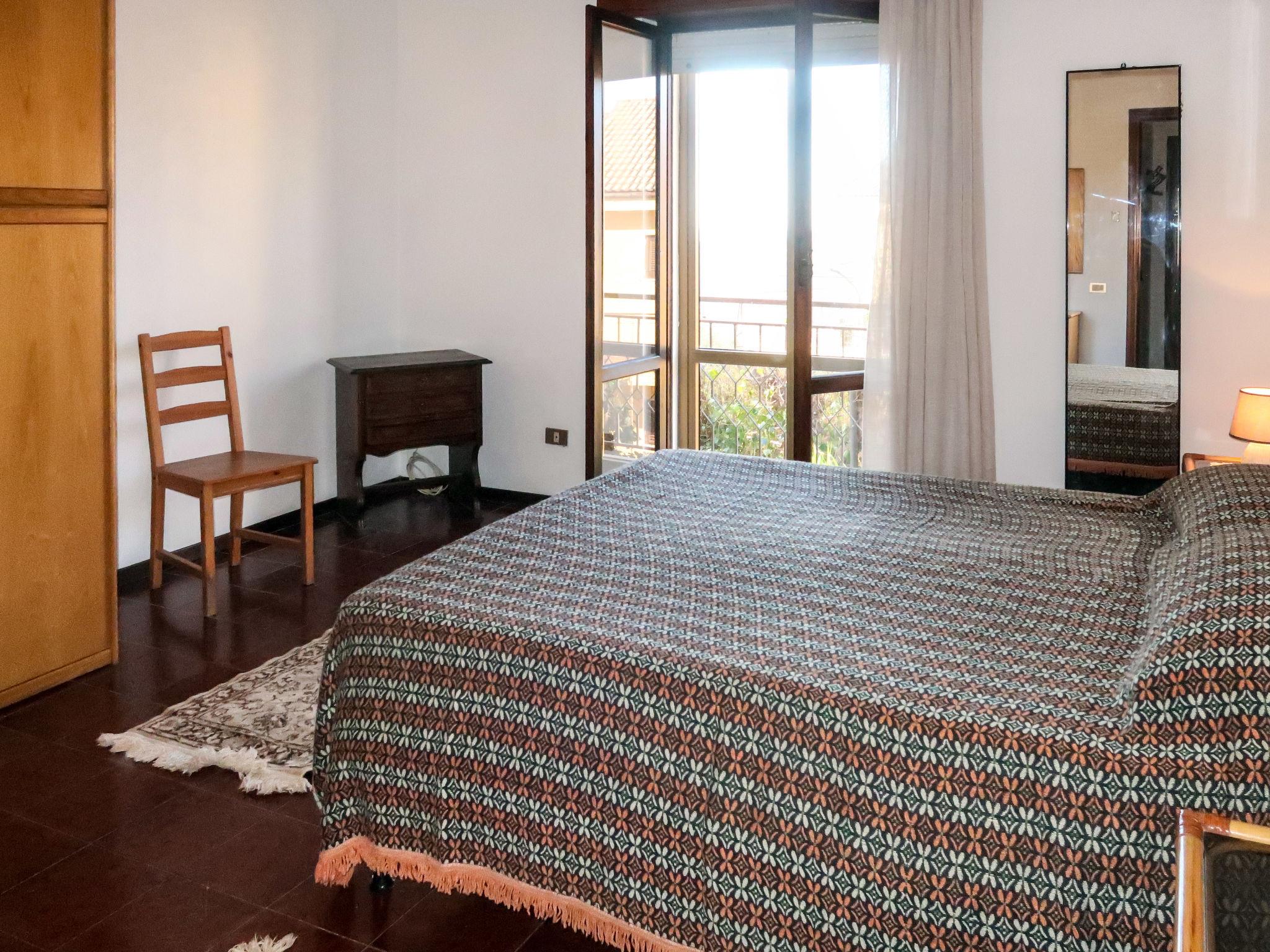 Foto 9 - Appartamento con 2 camere da letto a Civezza con vista mare