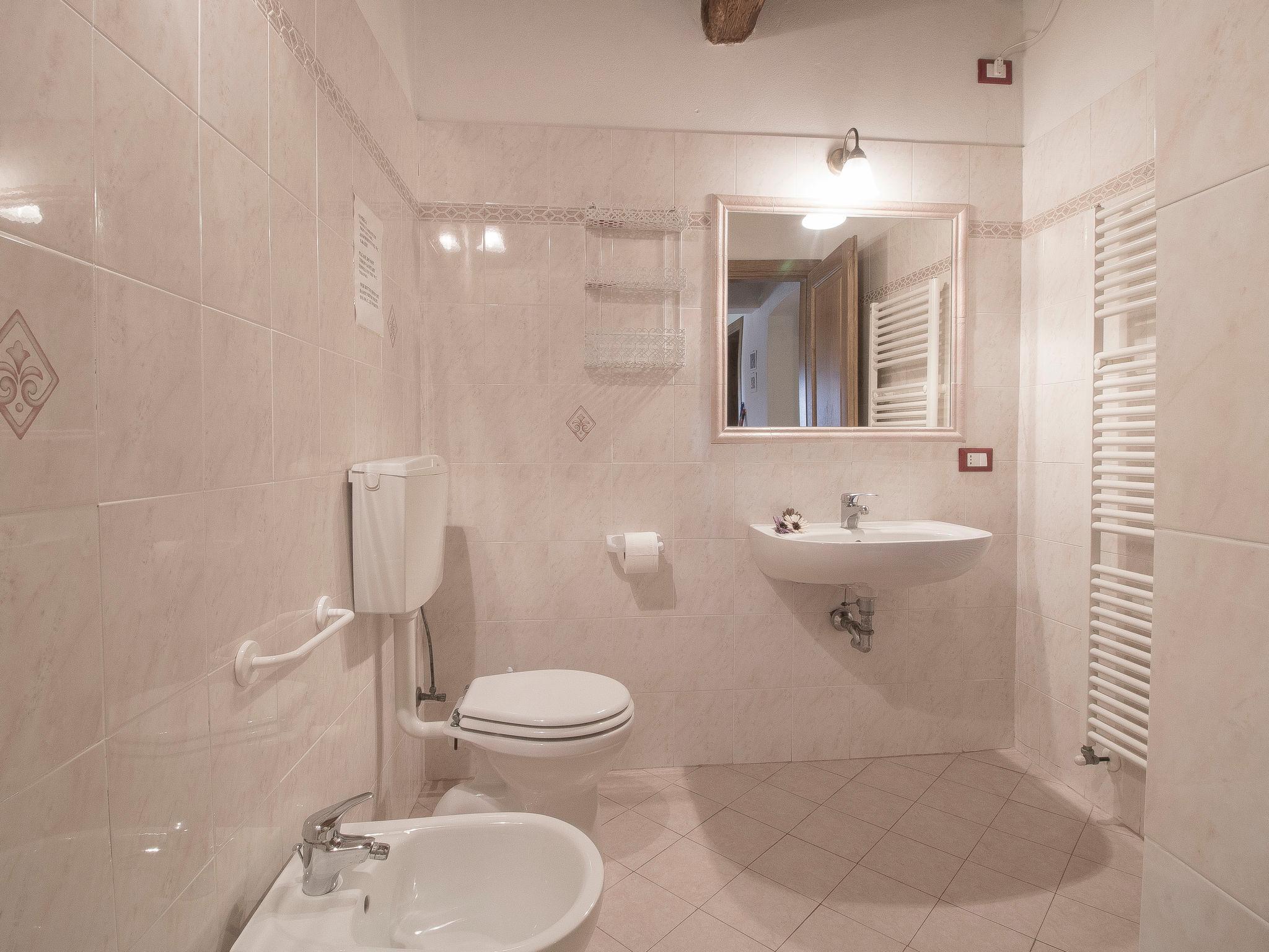 Foto 13 - Appartamento con 3 camere da letto a Bibbona con piscina e vista mare
