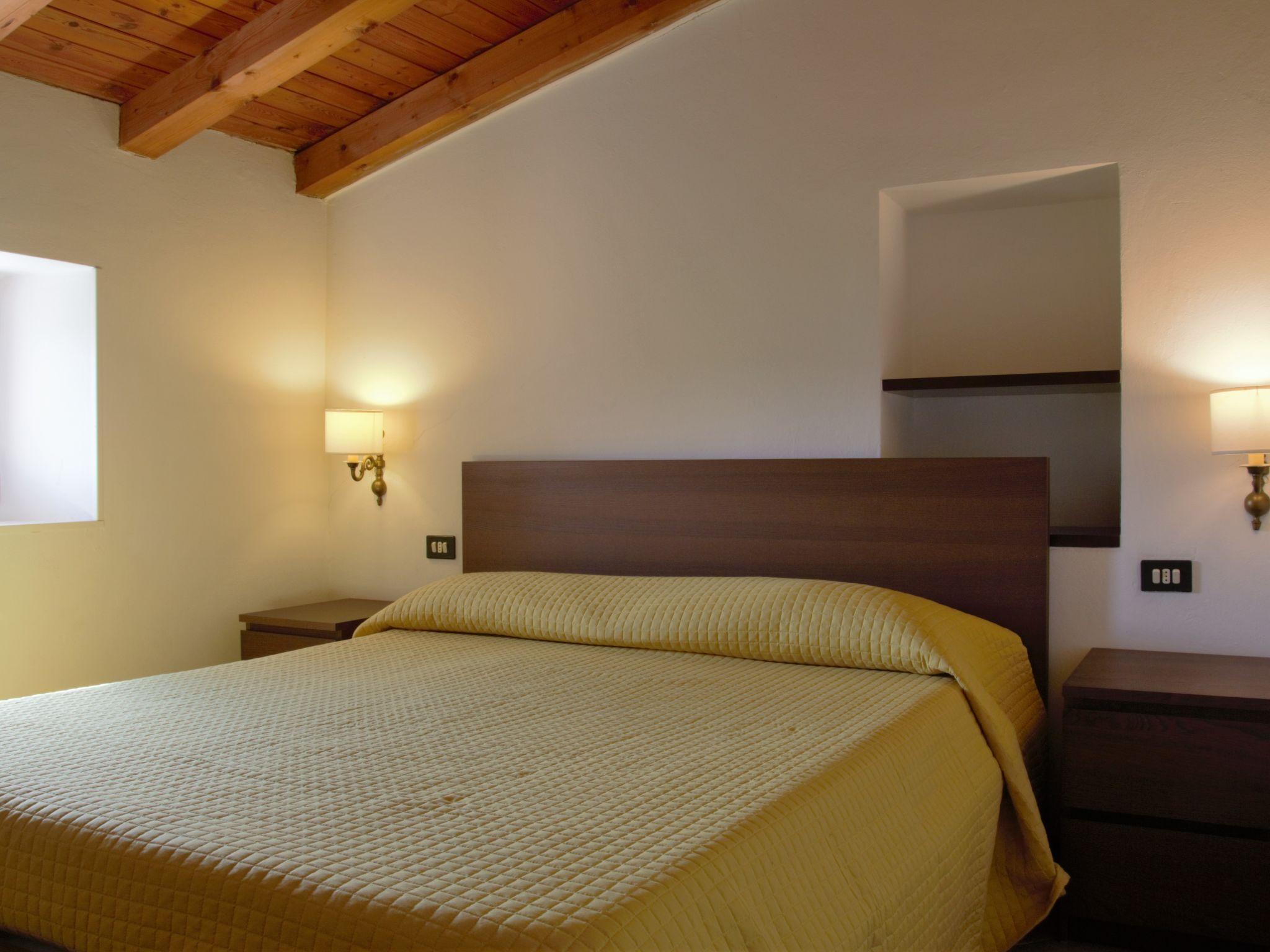 Foto 14 - Apartment mit 1 Schlafzimmer in Garda mit schwimmbad und blick auf die berge