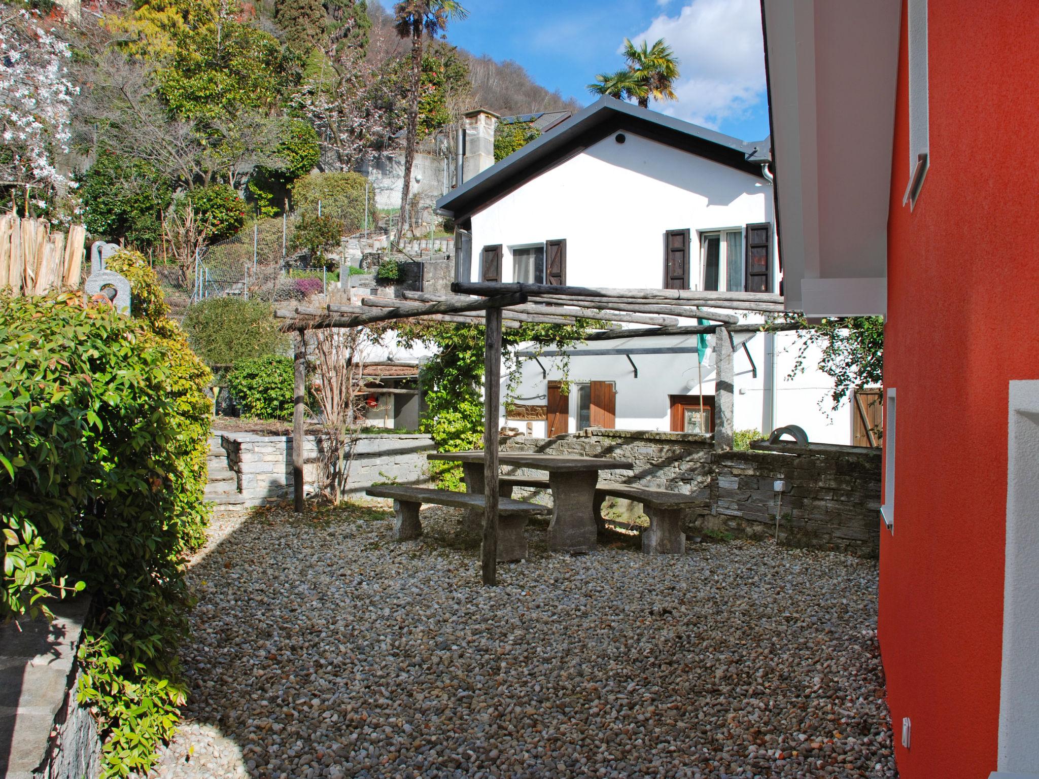 Photo 18 - Maison de 1 chambre à Minusio avec jardin et vues sur la montagne