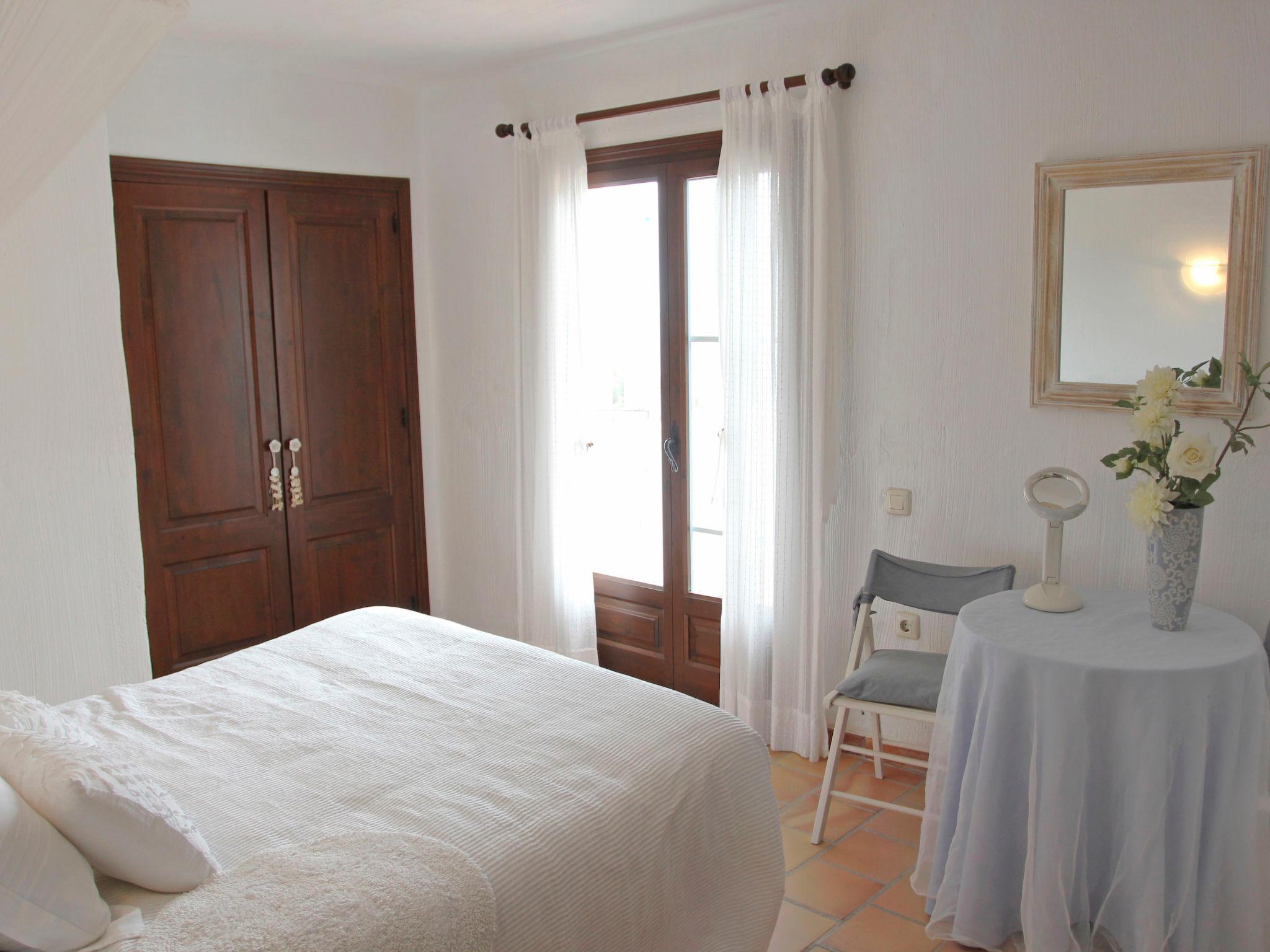 Photo 13 - 5 bedroom House in l'Ampolla with private pool and garden