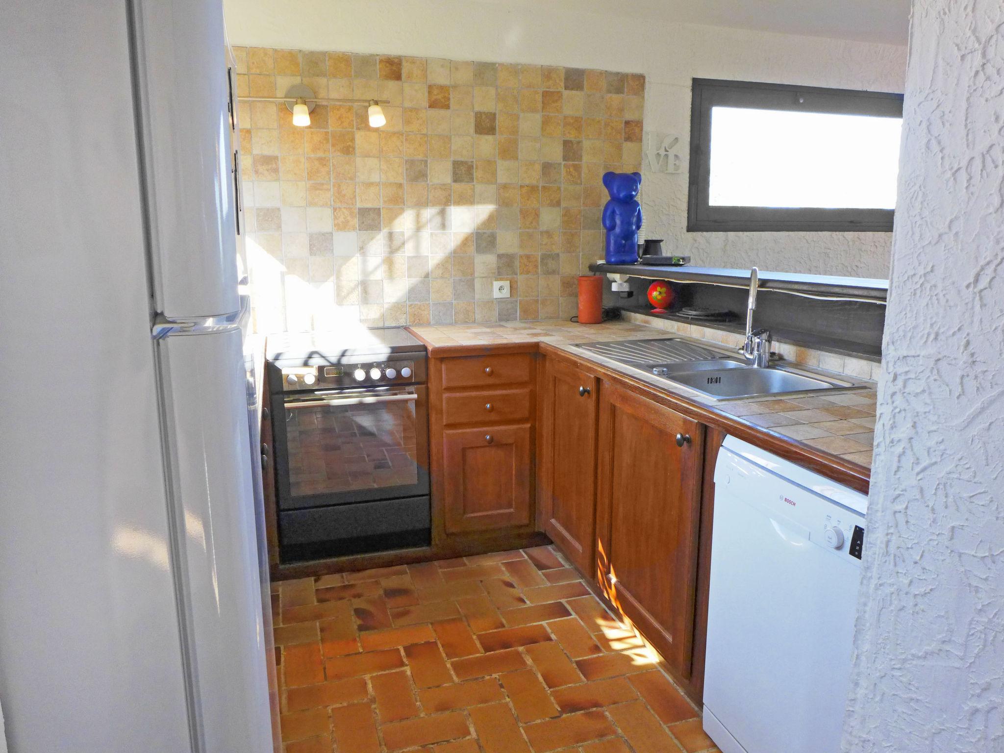 Photo 9 - 3 bedroom House in Roquebrune-sur-Argens with private pool and garden