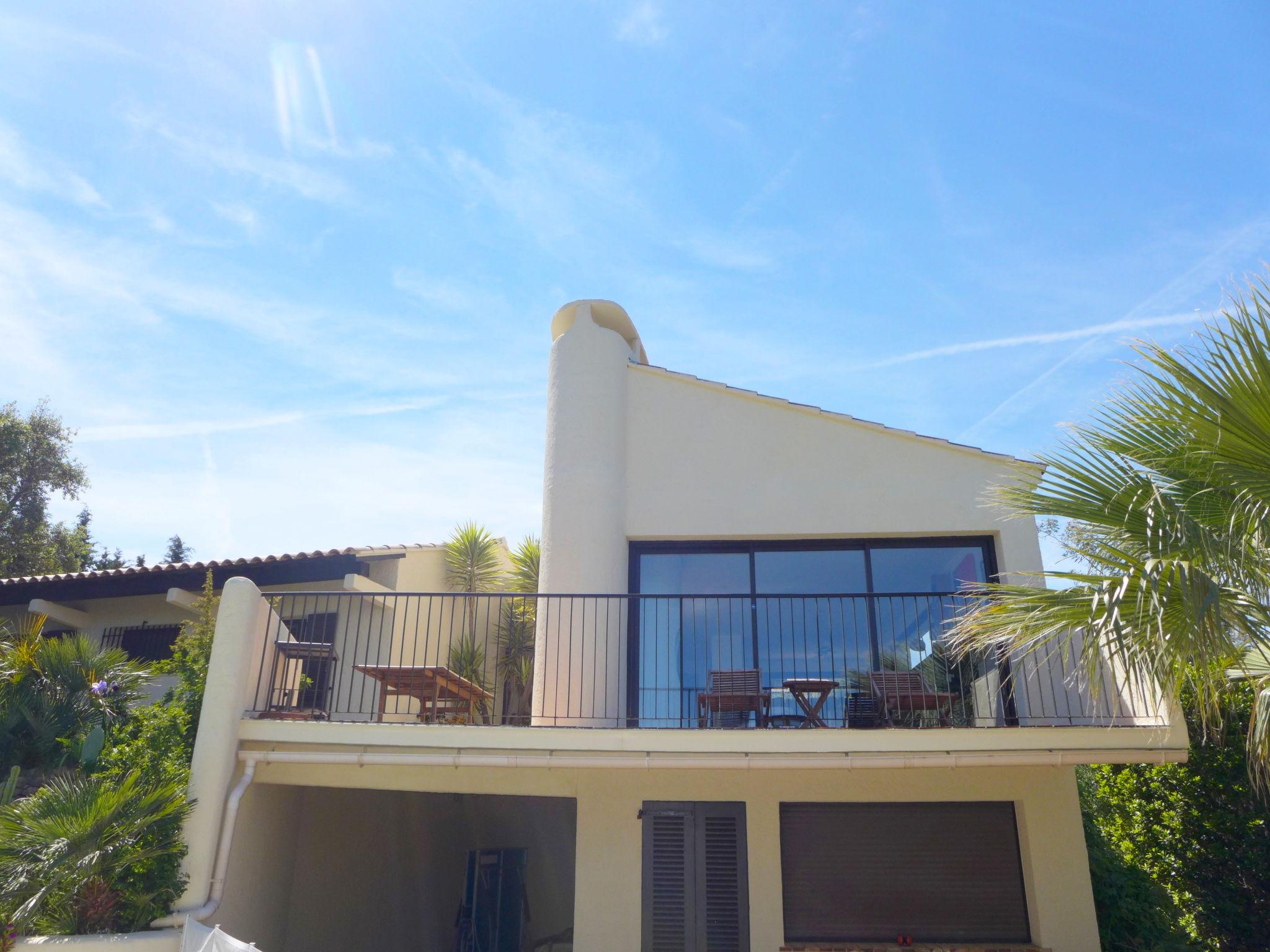 Foto 22 - Casa de 3 habitaciones en Roquebrune-sur-Argens con piscina privada y vistas al mar