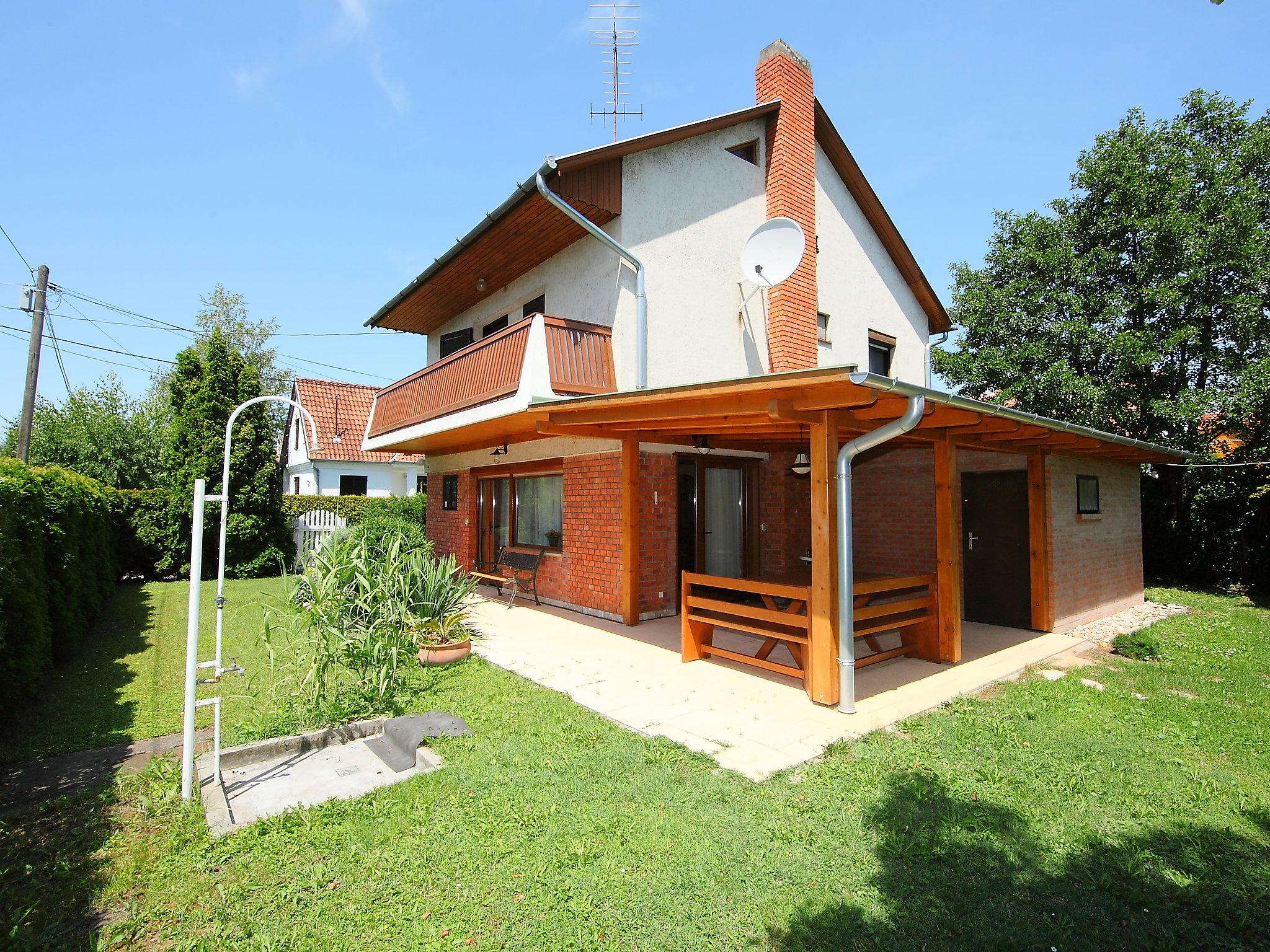 Foto 10 - Casa de 3 quartos em Balatonmáriafürdő com jardim e terraço