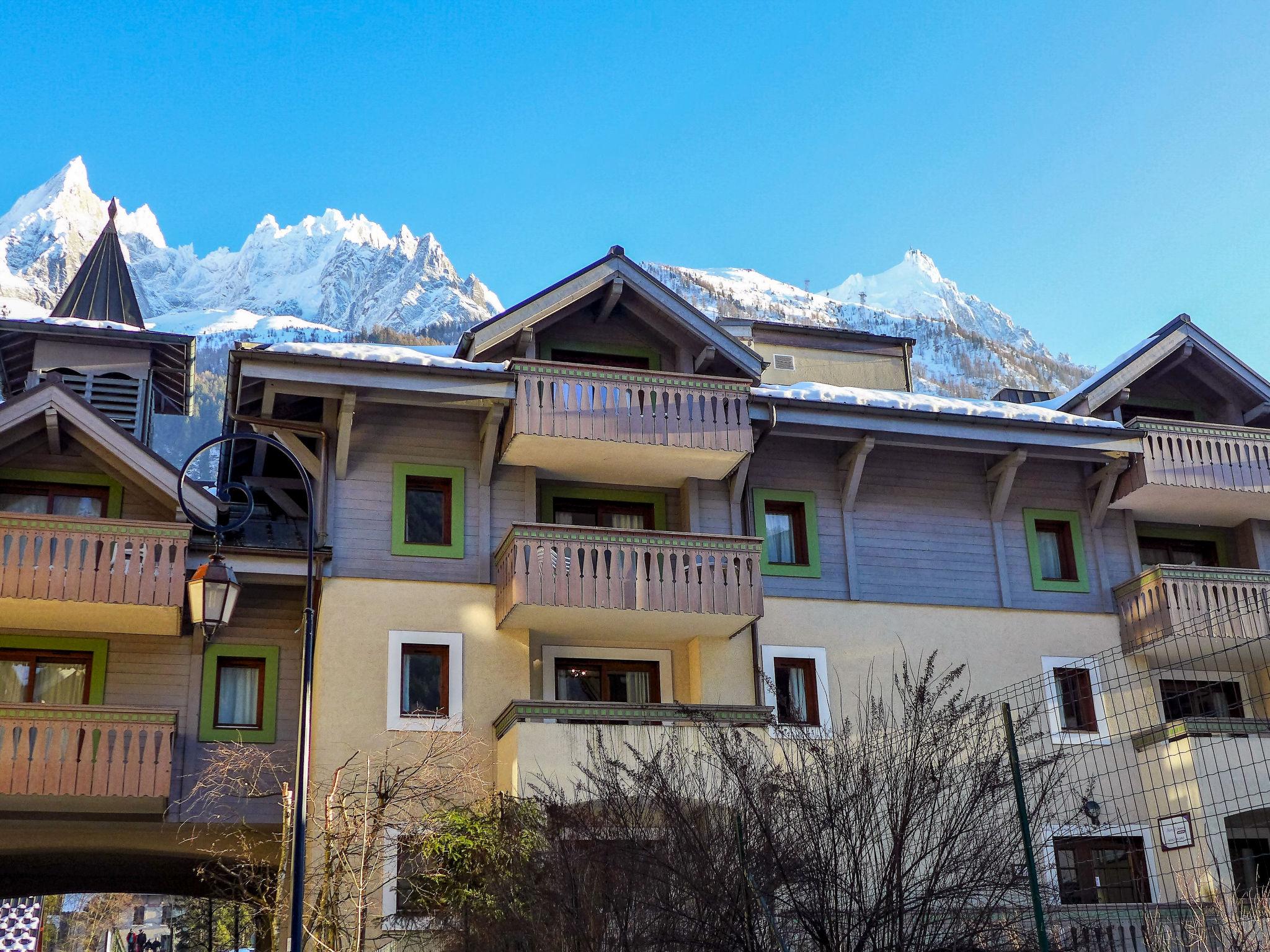 Foto 16 - Appartamento con 2 camere da letto a Chamonix-Mont-Blanc con piscina e vista sulle montagne