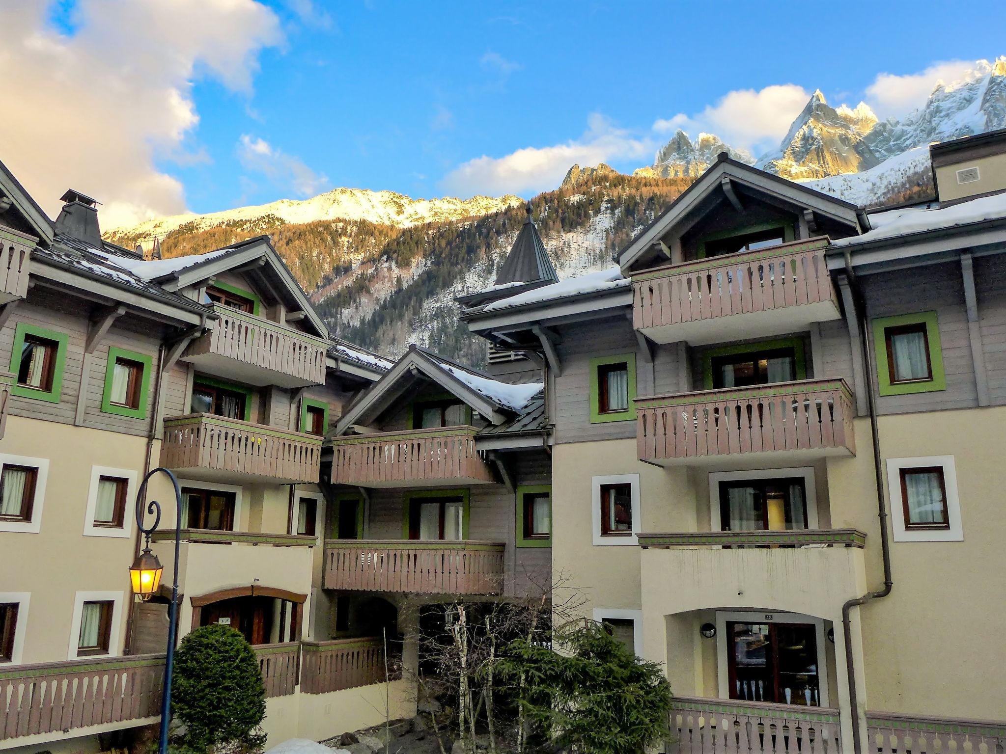 Photo 18 - Appartement de 2 chambres à Chamonix-Mont-Blanc avec piscine et vues sur la montagne