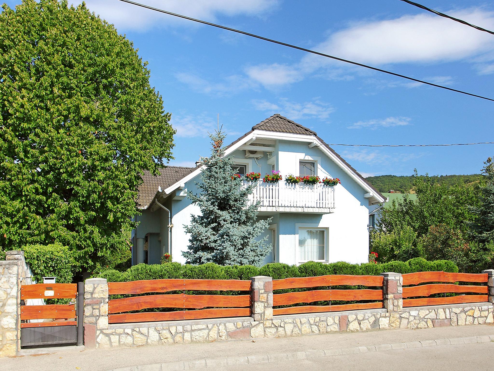 Foto 1 - Apartamento de 2 quartos em Balatonfüred com jardim e vista para a montanha