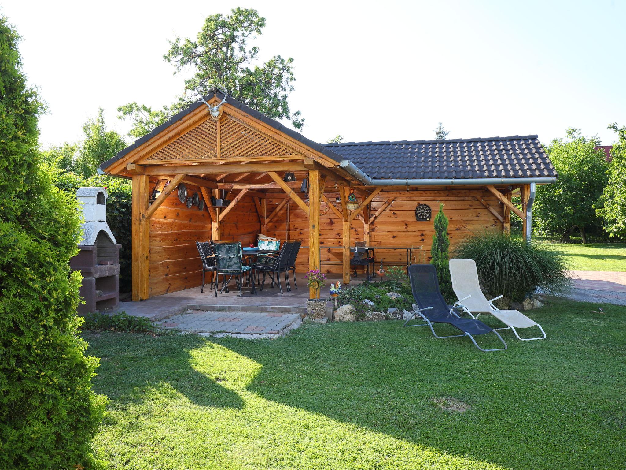 Foto 3 - Appartamento con 2 camere da letto a Balatonfüred con giardino e vista sulle montagne