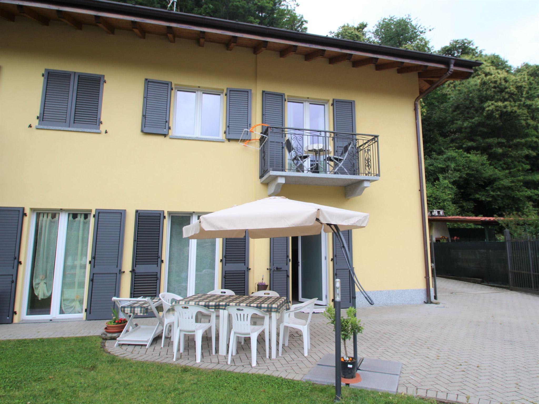 Photo 26 - 2 bedroom House in Brissago-Valtravaglia with garden and hot tub