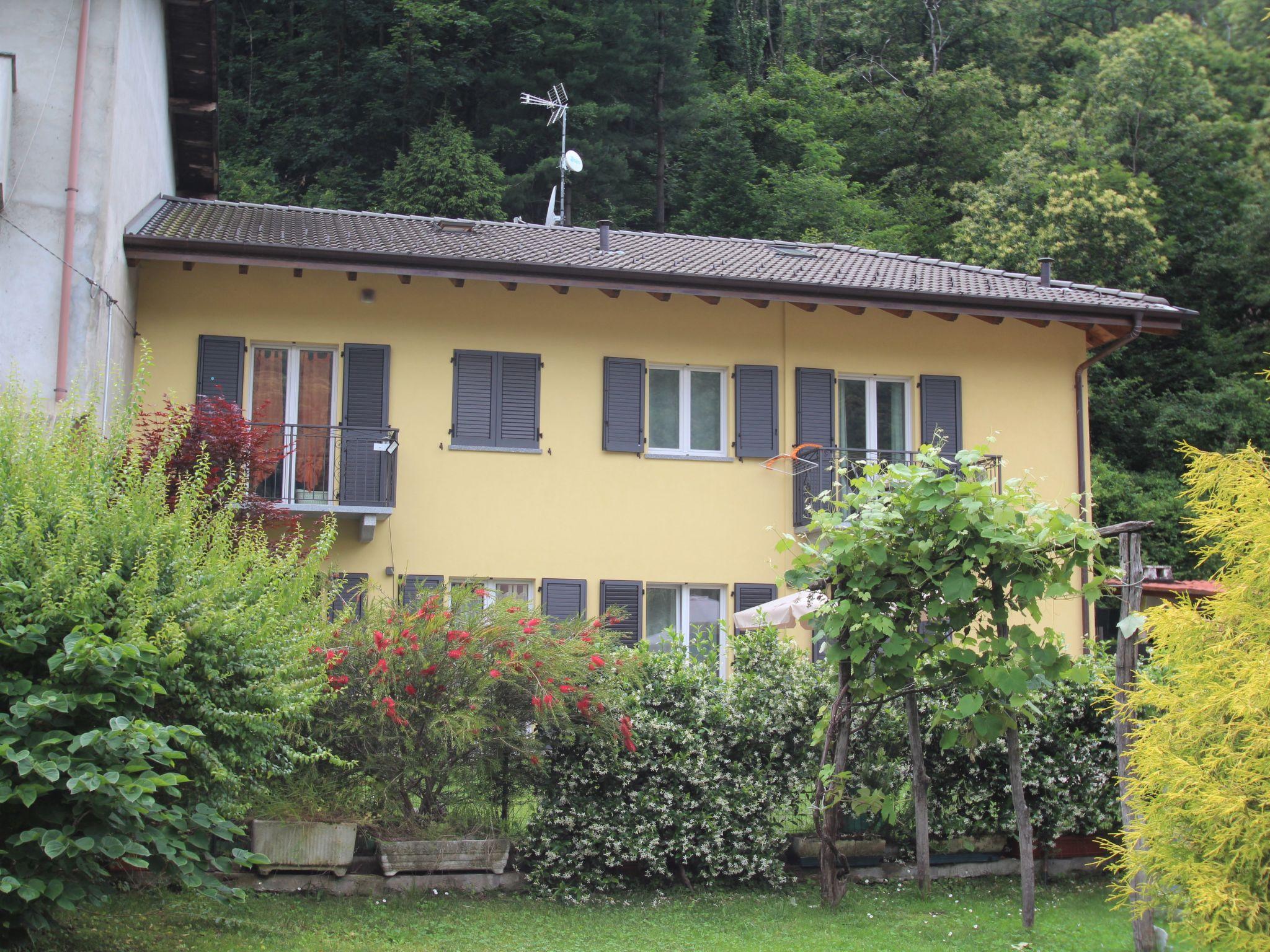 Foto 3 - Casa con 2 camere da letto a Brissago-Valtravaglia con vasca idromassaggio e vista sulle montagne