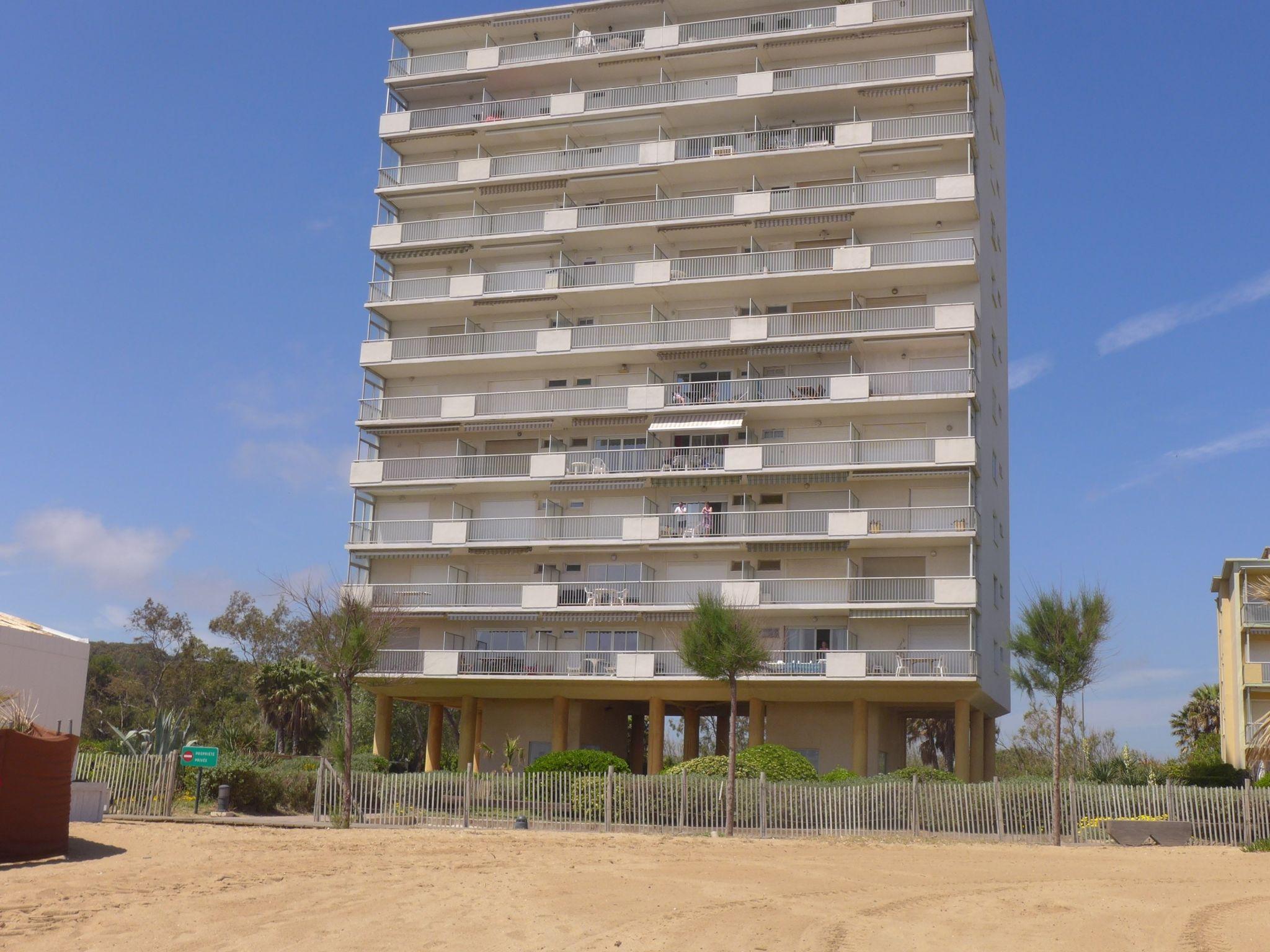 Foto 18 - Apartamento de 1 habitación en Le Lavandou con jardín y terraza