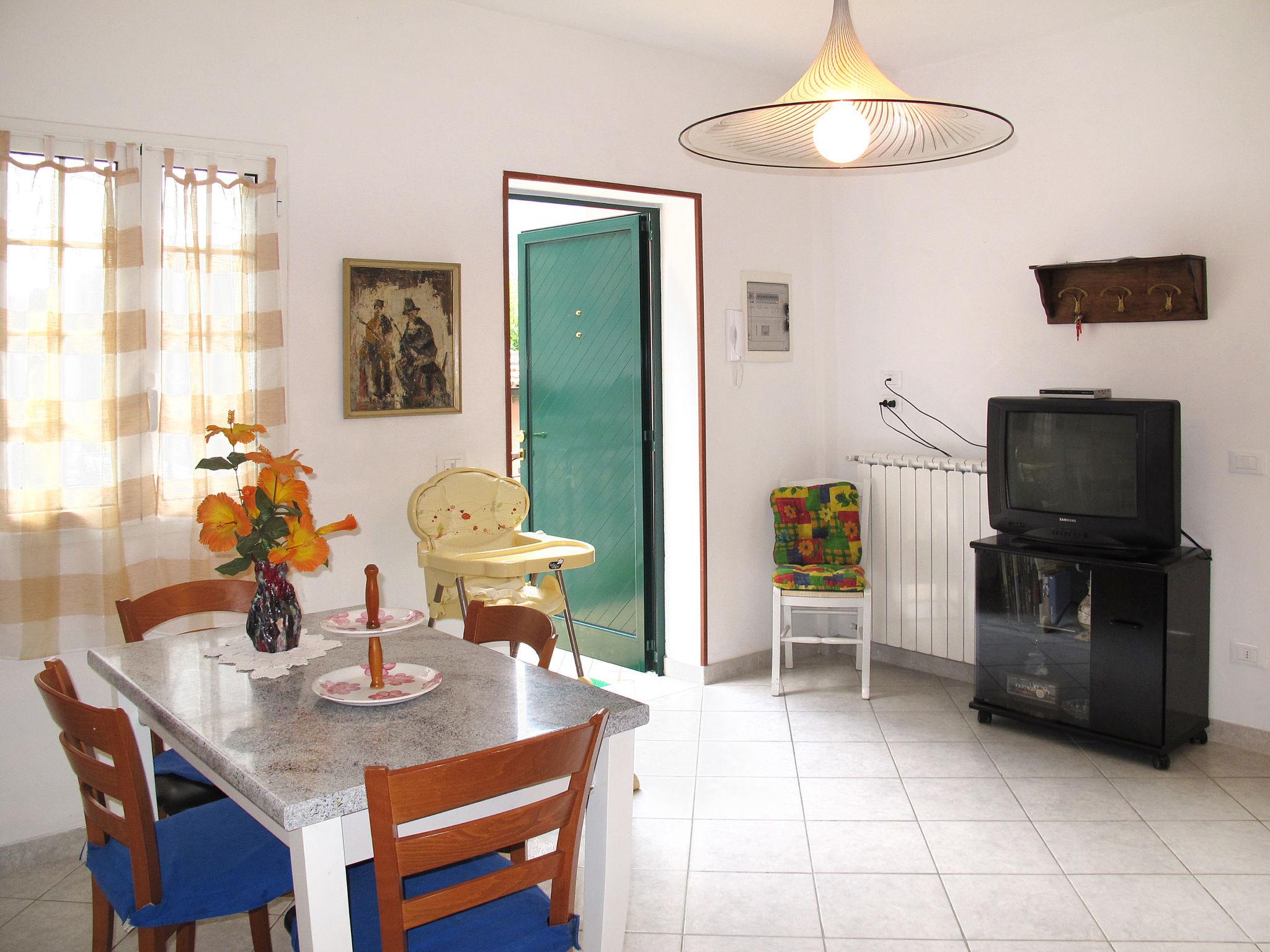 Foto 2 - Apartamento de 2 habitaciones en Stellanello con jardín y vistas al mar