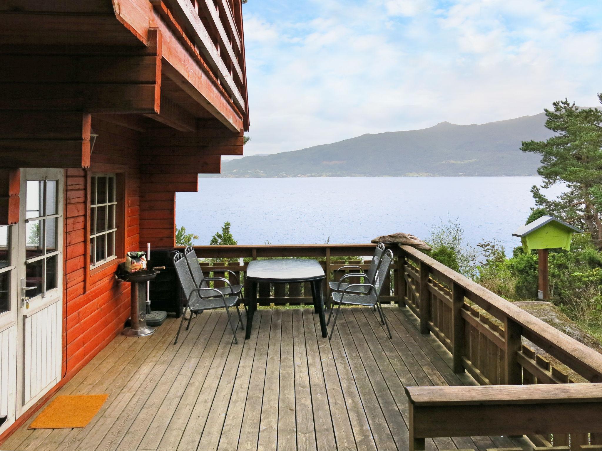 Foto 2 - Casa de 3 quartos em Balestrand com jardim e terraço