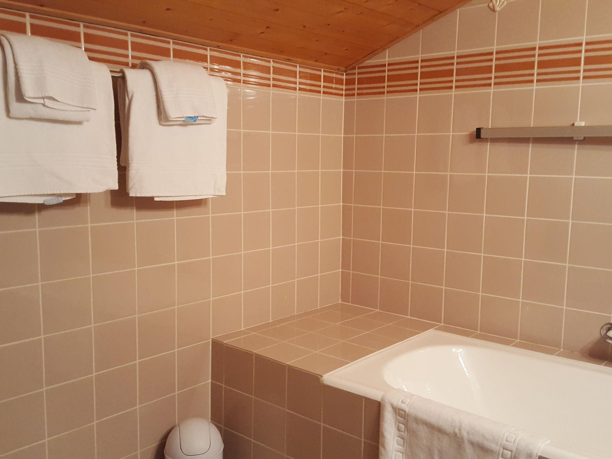 Photo 11 - Appartement de 3 chambres à Loeche-les-Bains avec vues sur la montagne