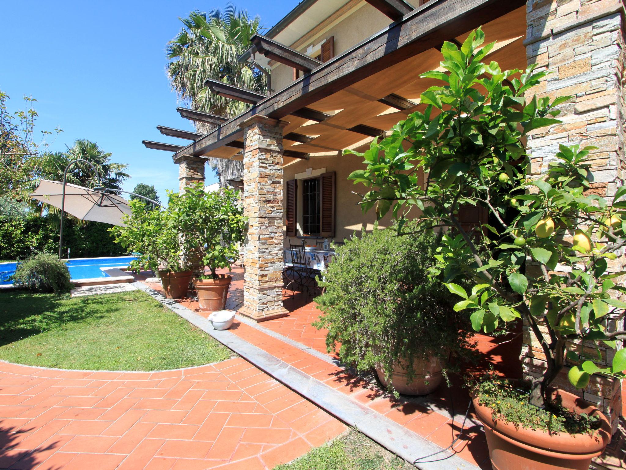 Photo 31 - Maison de 3 chambres à Forte dei Marmi avec piscine privée et jardin