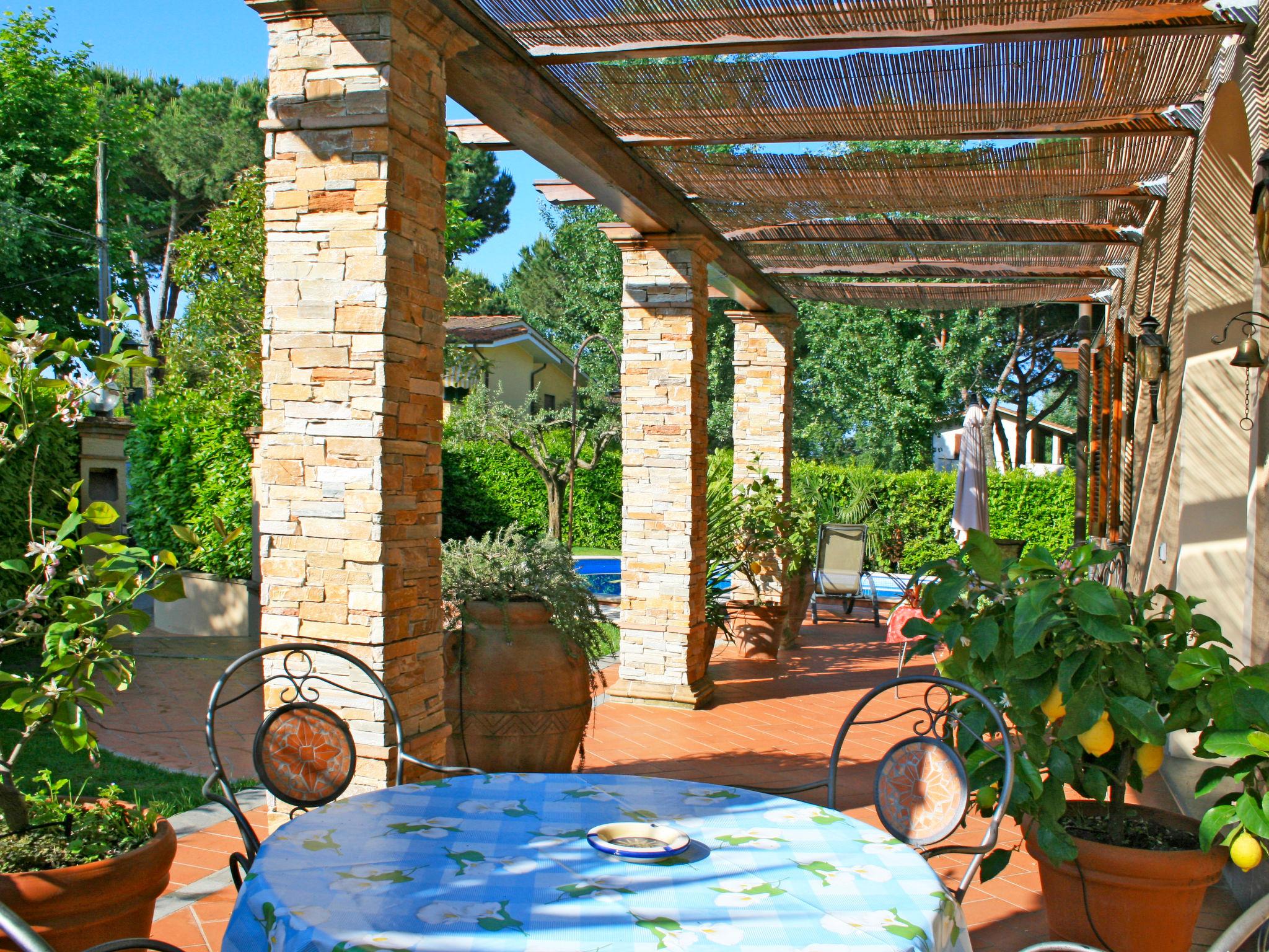 Photo 32 - Maison de 3 chambres à Forte dei Marmi avec piscine privée et jardin