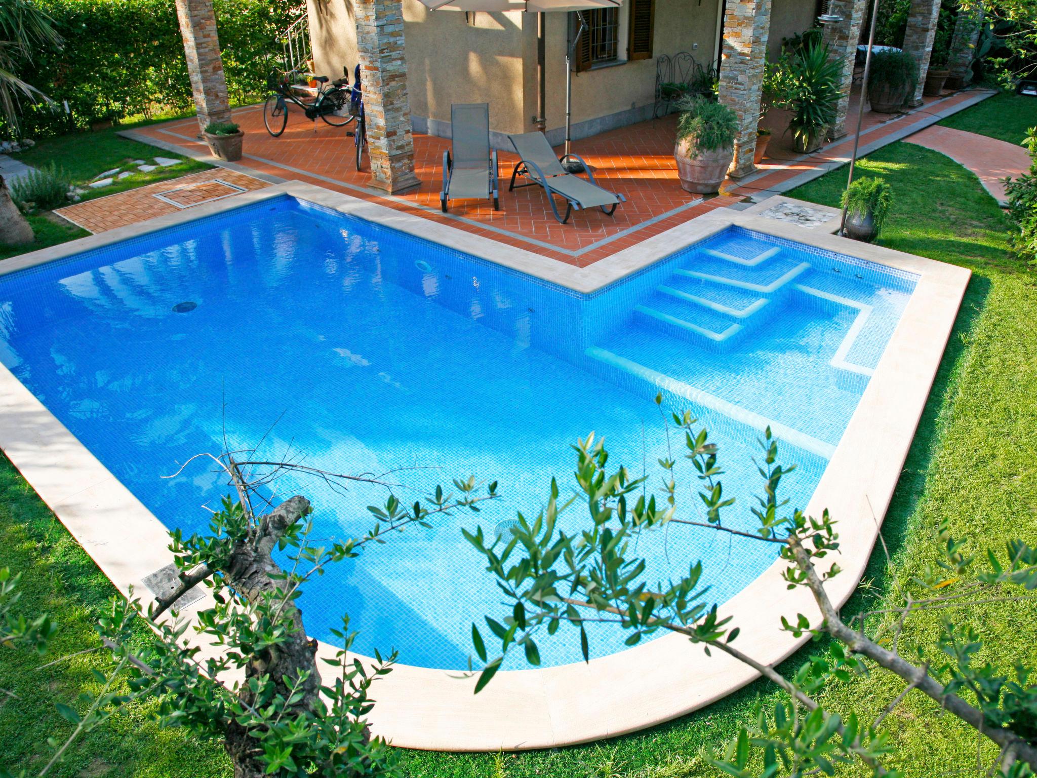 Foto 3 - Casa de 3 quartos em Forte dei Marmi com piscina privada e vistas do mar