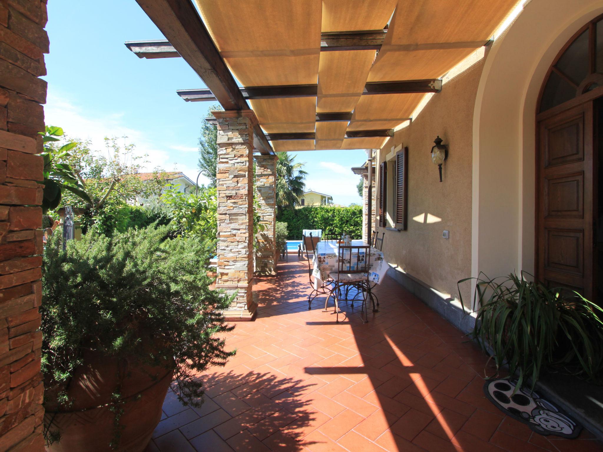 Photo 5 - Maison de 3 chambres à Forte dei Marmi avec piscine privée et vues à la mer