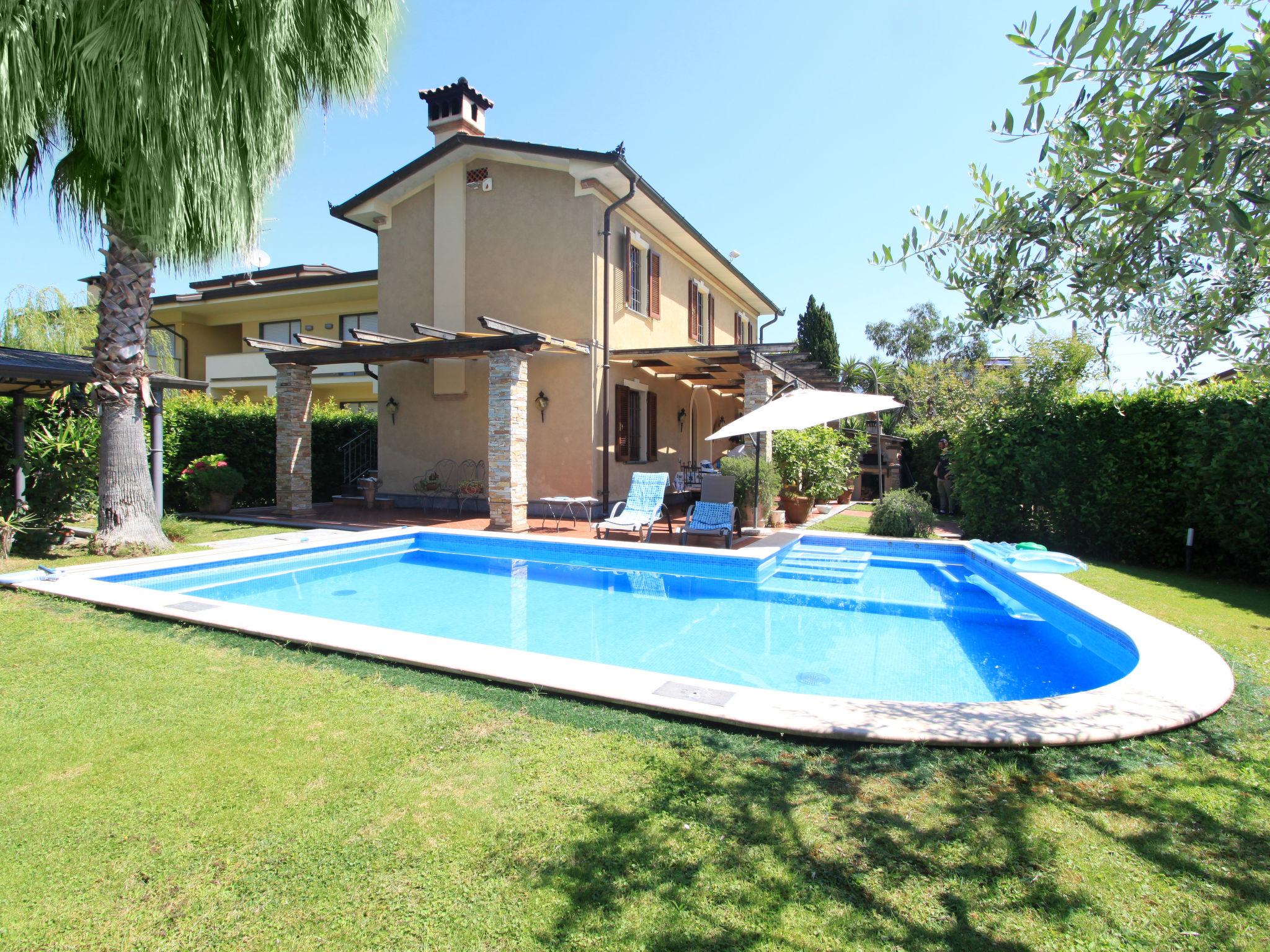 Foto 24 - Casa de 3 habitaciones en Forte dei Marmi con piscina privada y vistas al mar