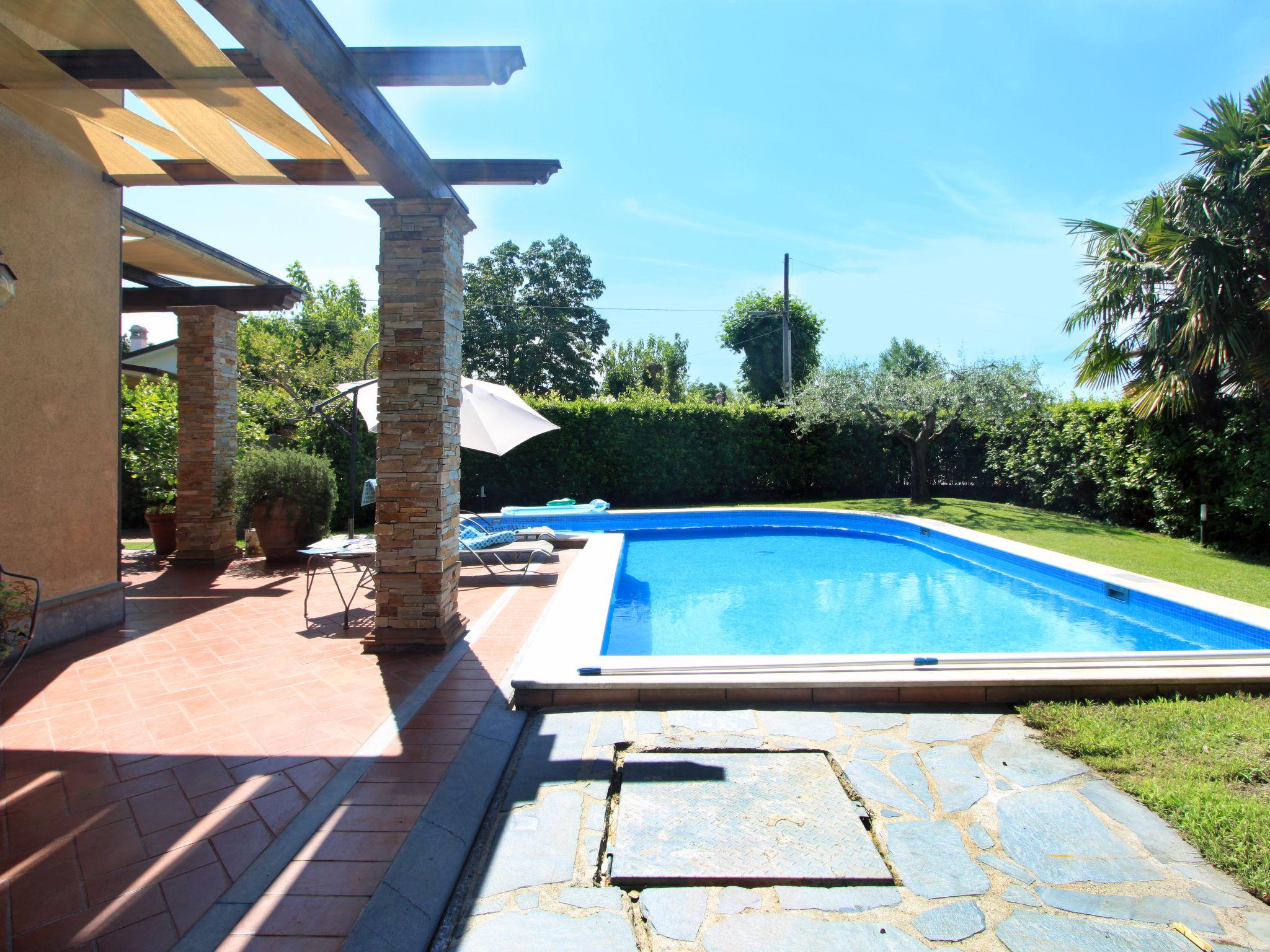 Foto 30 - Casa de 3 habitaciones en Forte dei Marmi con piscina privada y vistas al mar