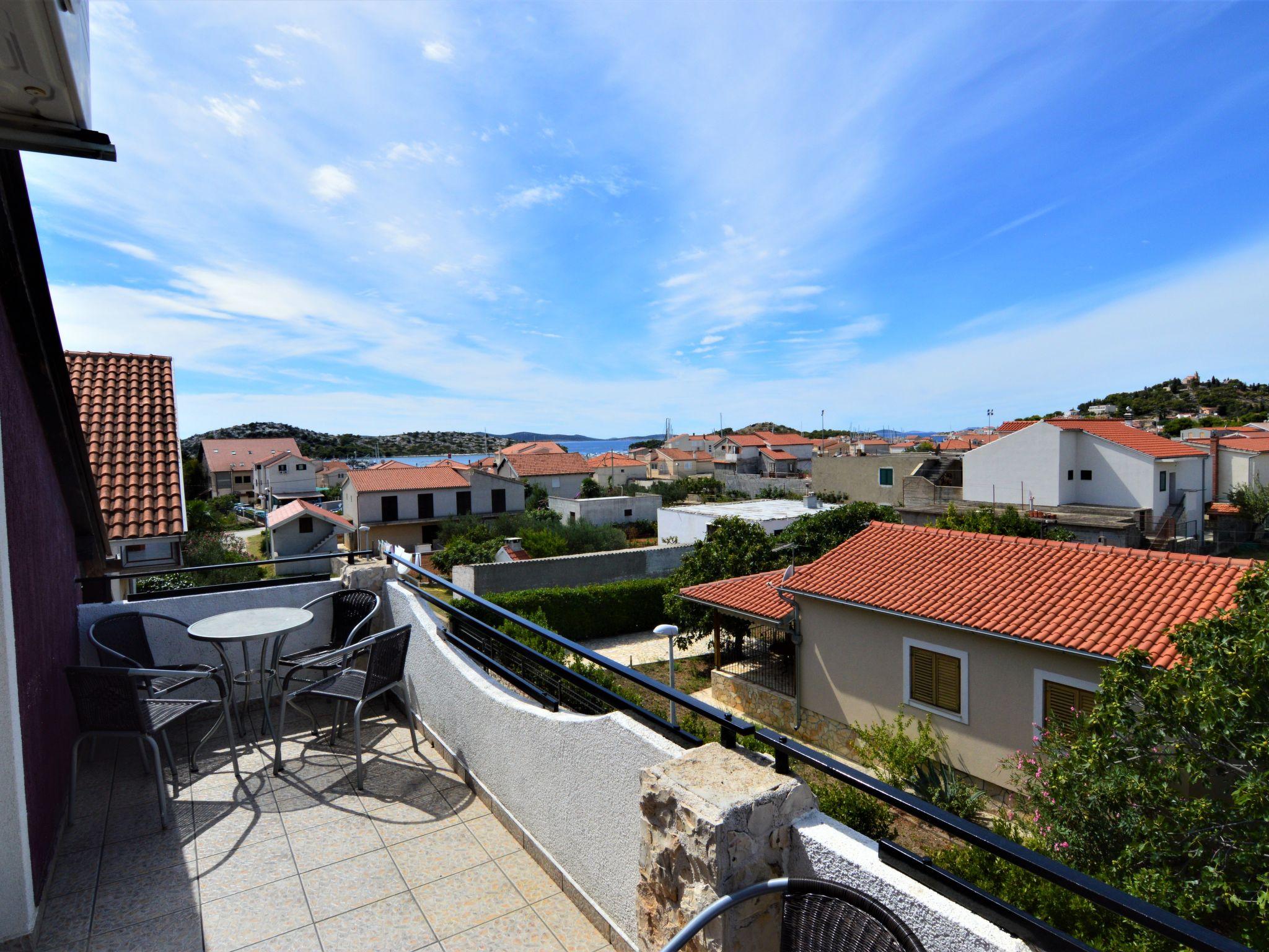 Foto 1 - Apartamento de 2 quartos em Tribunj com vistas do mar