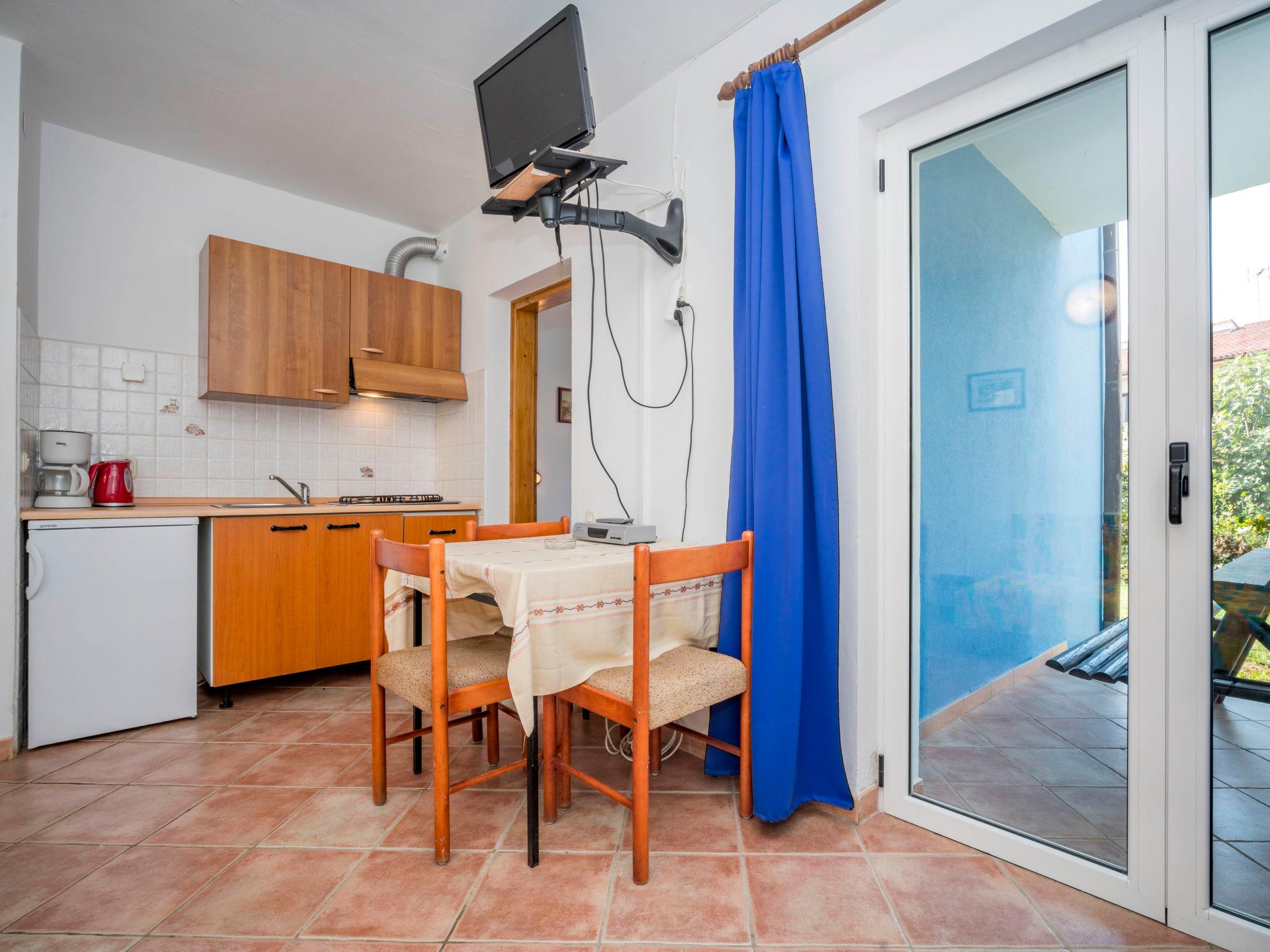 Foto 3 - Apartamento de 1 habitación en Medulin con piscina y vistas al mar