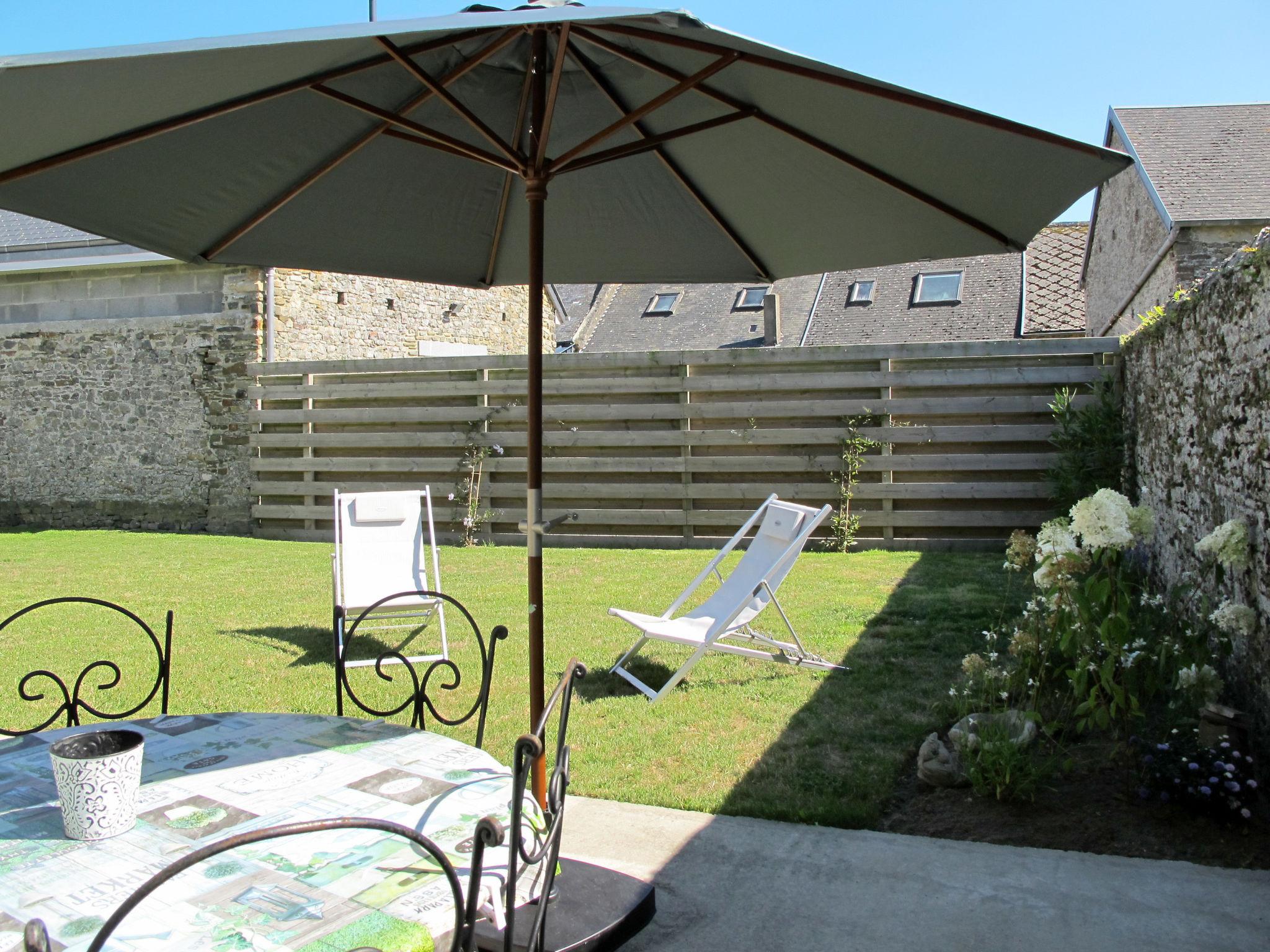 Photo 2 - Maison de 3 chambres à Bretteville-sur-Ay avec jardin et vues à la mer