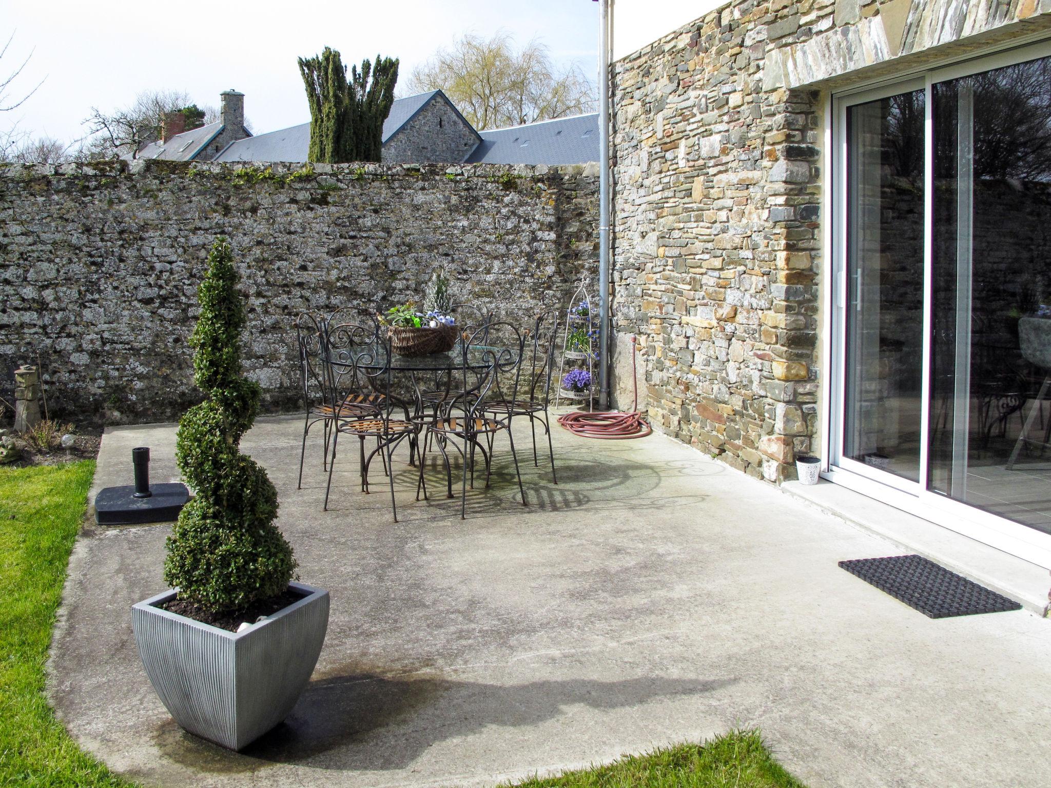 Foto 20 - Casa de 3 quartos em Bretteville-sur-Ay com jardim e vistas do mar