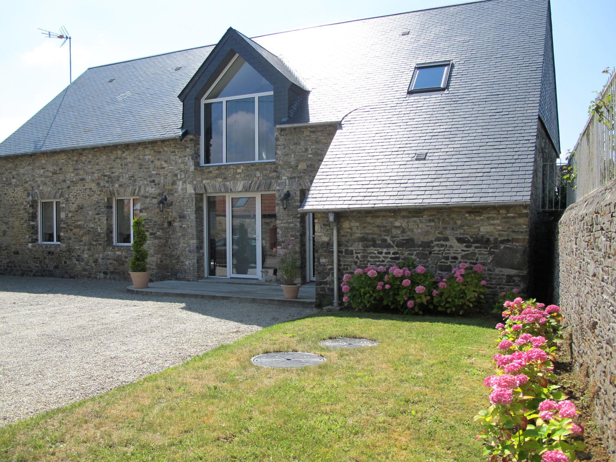 Photo 1 - Maison de 3 chambres à Bretteville-sur-Ay avec jardin et vues à la mer