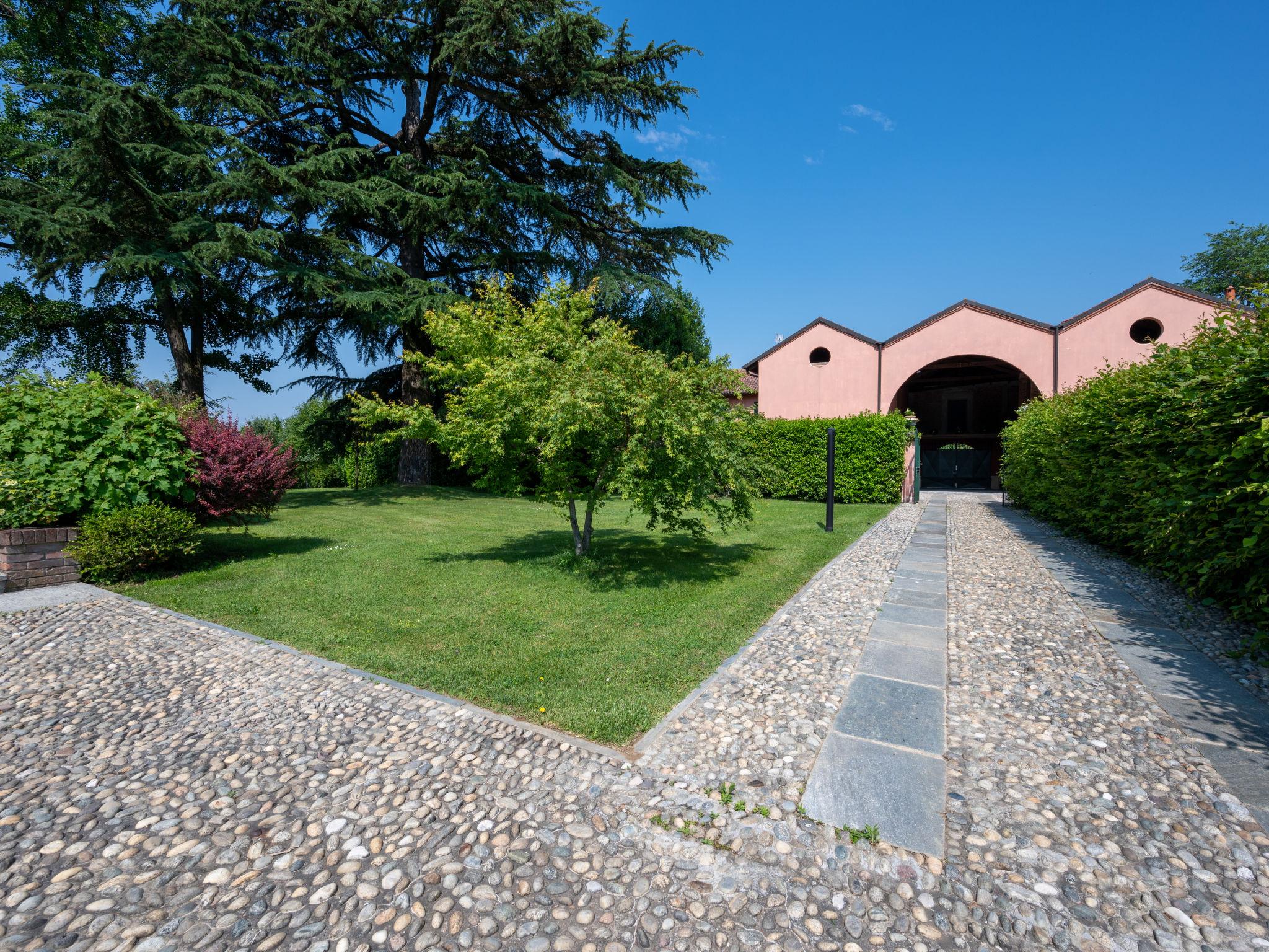 Photo 20 - 4 bedroom House in Fubine Monferrato with swimming pool and garden