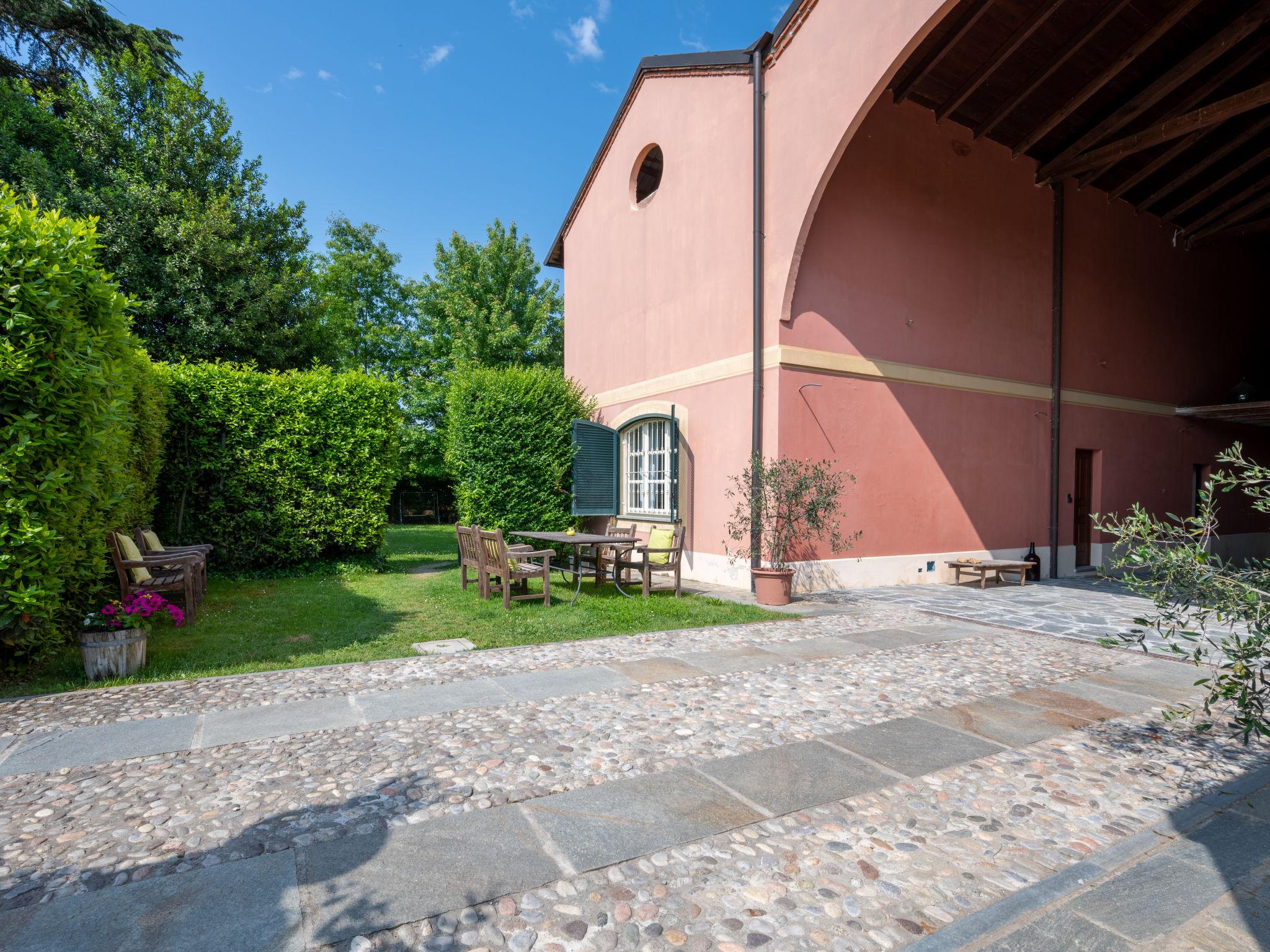 Foto 34 - Casa de 4 habitaciones en Fubine Monferrato con piscina y jardín