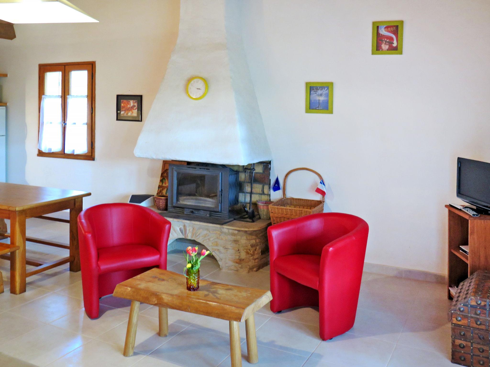 Photo 7 - 2 bedroom House in Blanquefort-sur-Briolance with private pool and garden